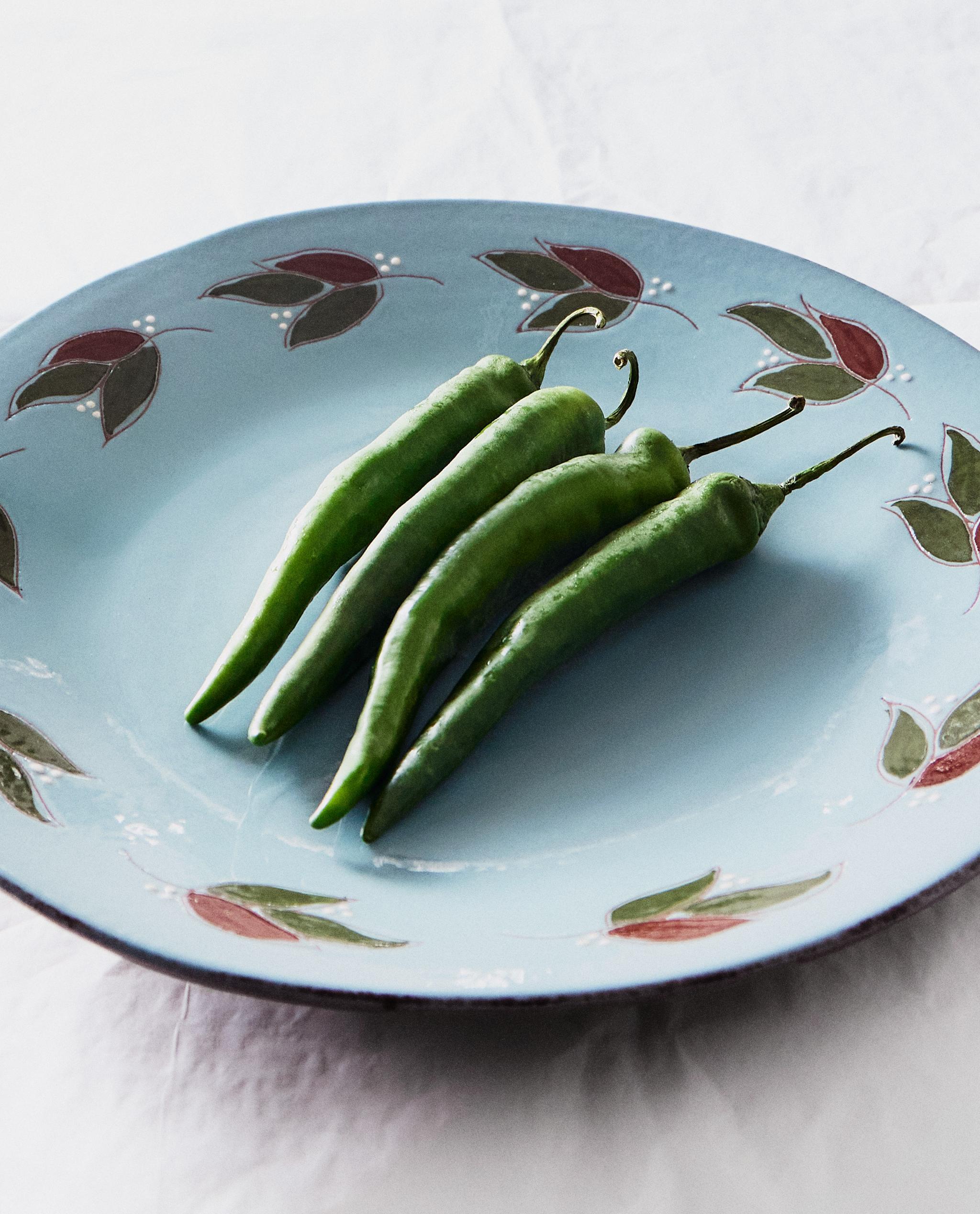 ROUND LEAF EARTHENWARE SERVING DISH product thumbnail 9