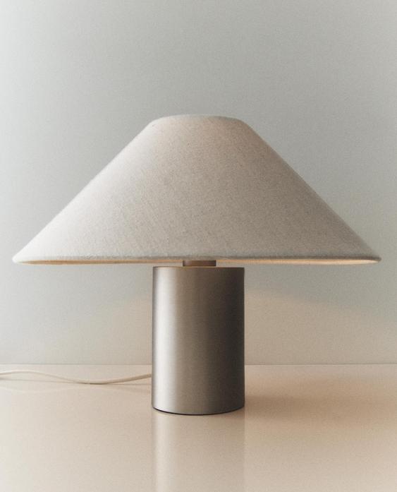 METAL TABLE LAMP