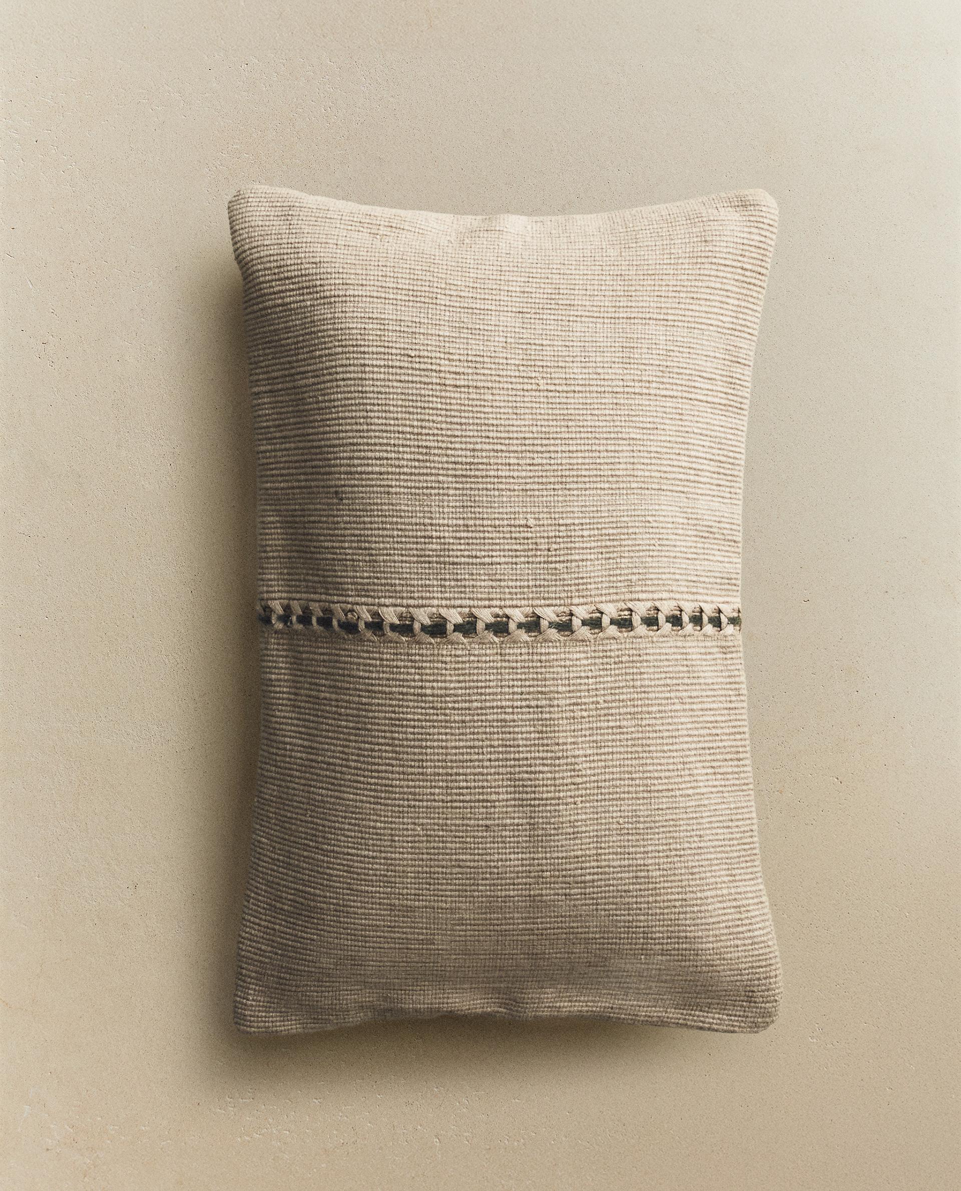 ソファとリビングルームの装飾クッション | Zara Home 日本/Japan