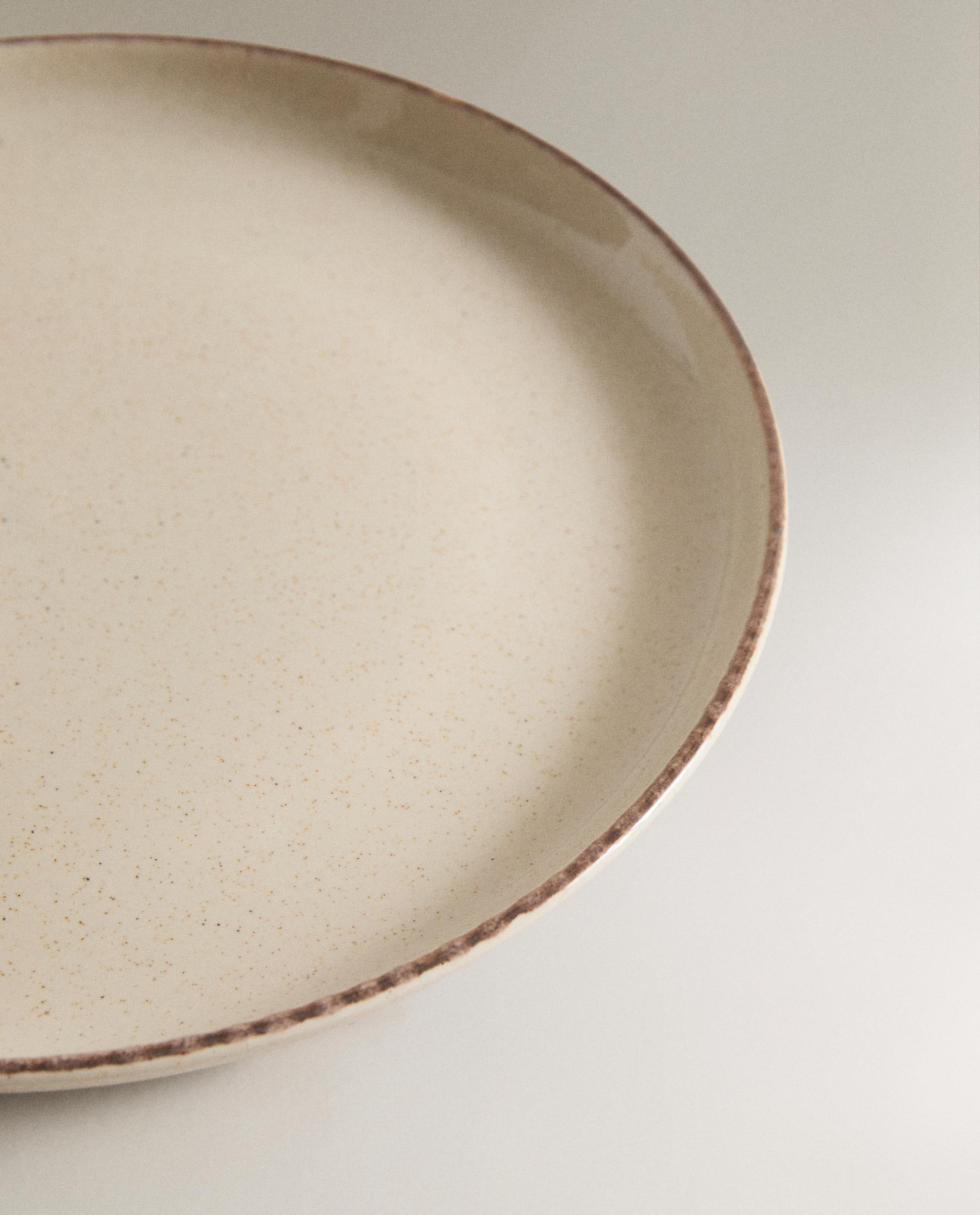 STONEWARE DESSERT PLATE WITH ANTIQUE FINISH RIM product thumbnail 8