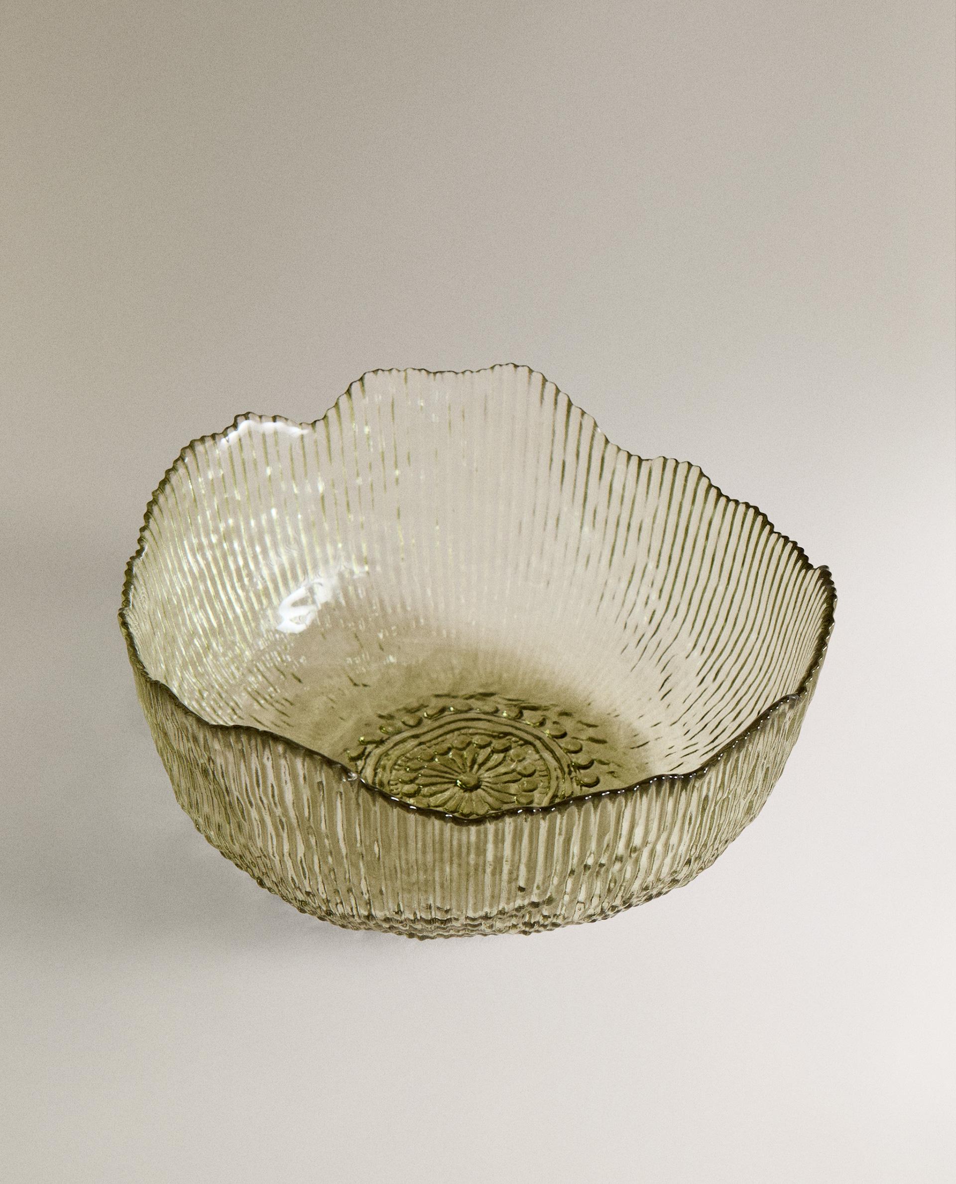 GLASS SALAD BOWL WITH RAISED DETAIL product thumbnail 8