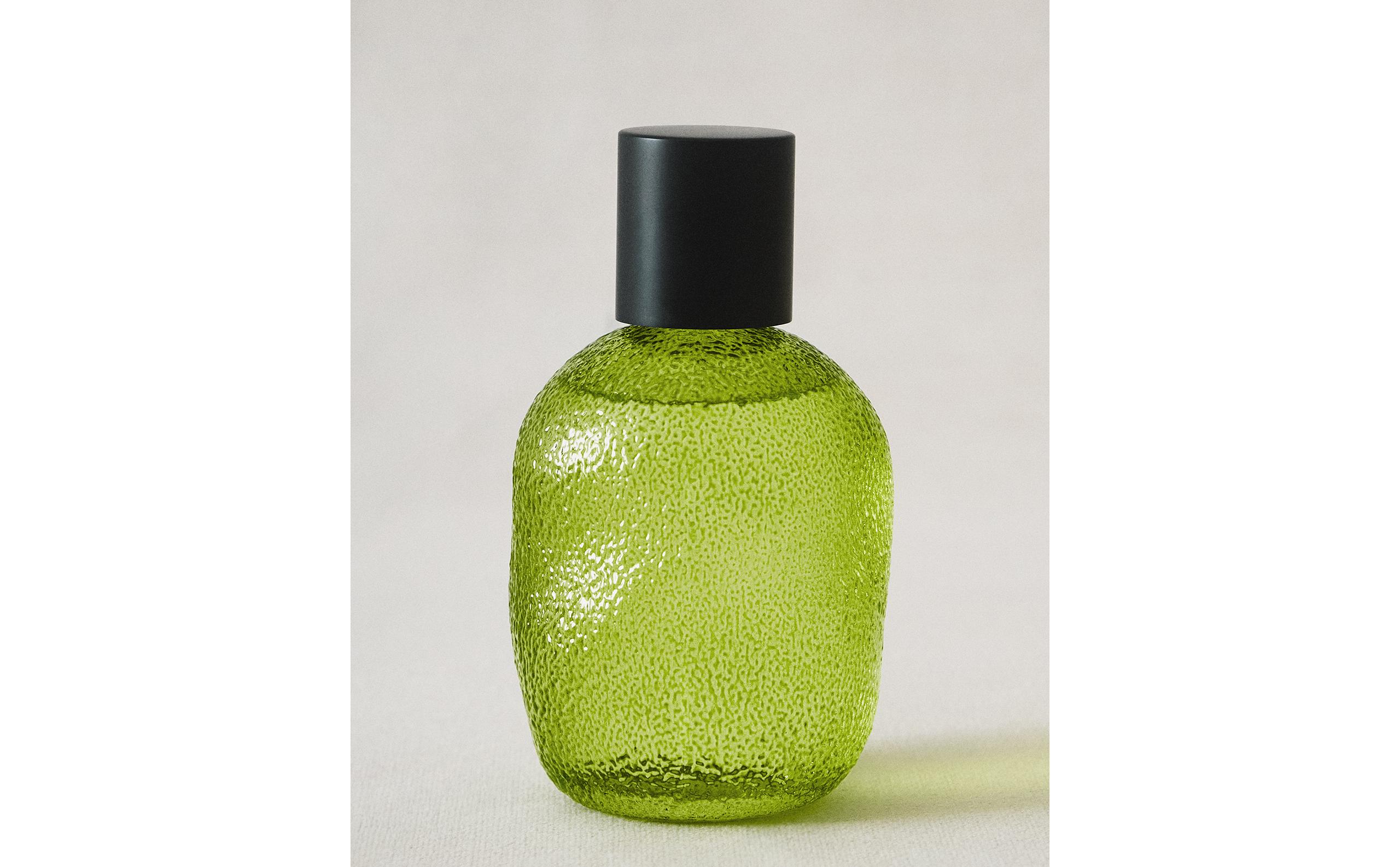 (190 ML) BERGAMOT & SANDALWOOD FABRIC FRESHENER SPRAY product thumbnail 8