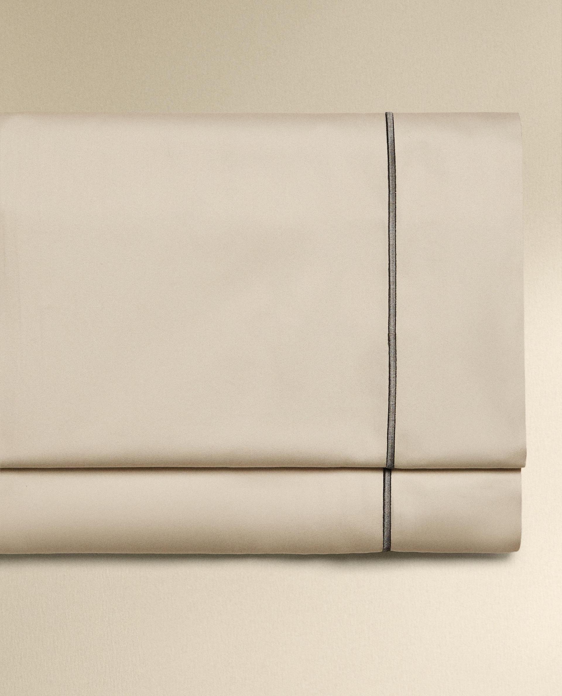 شرشف علوي من السّاتين مع حافة مطرزة شرشف علوي من السّاتين مع حافة مطرزة