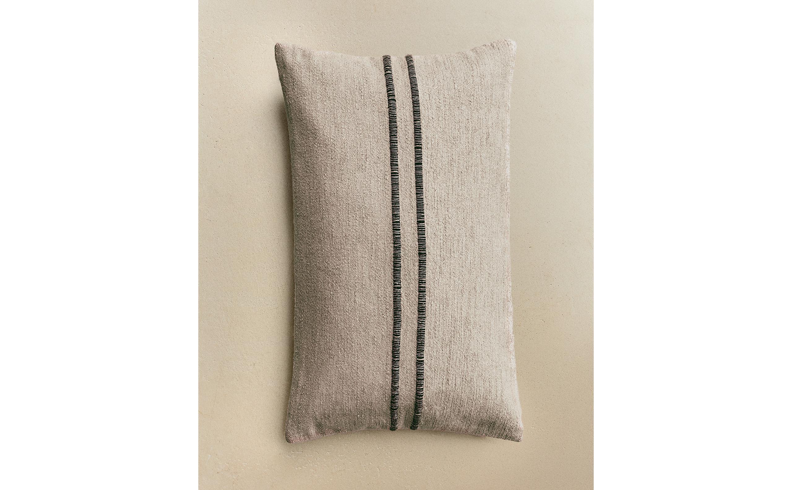 ZARA HOME ホワイトクッションカバー2枚セット ベッドルームにふさわしいクッションカバー | Zara Home 日本