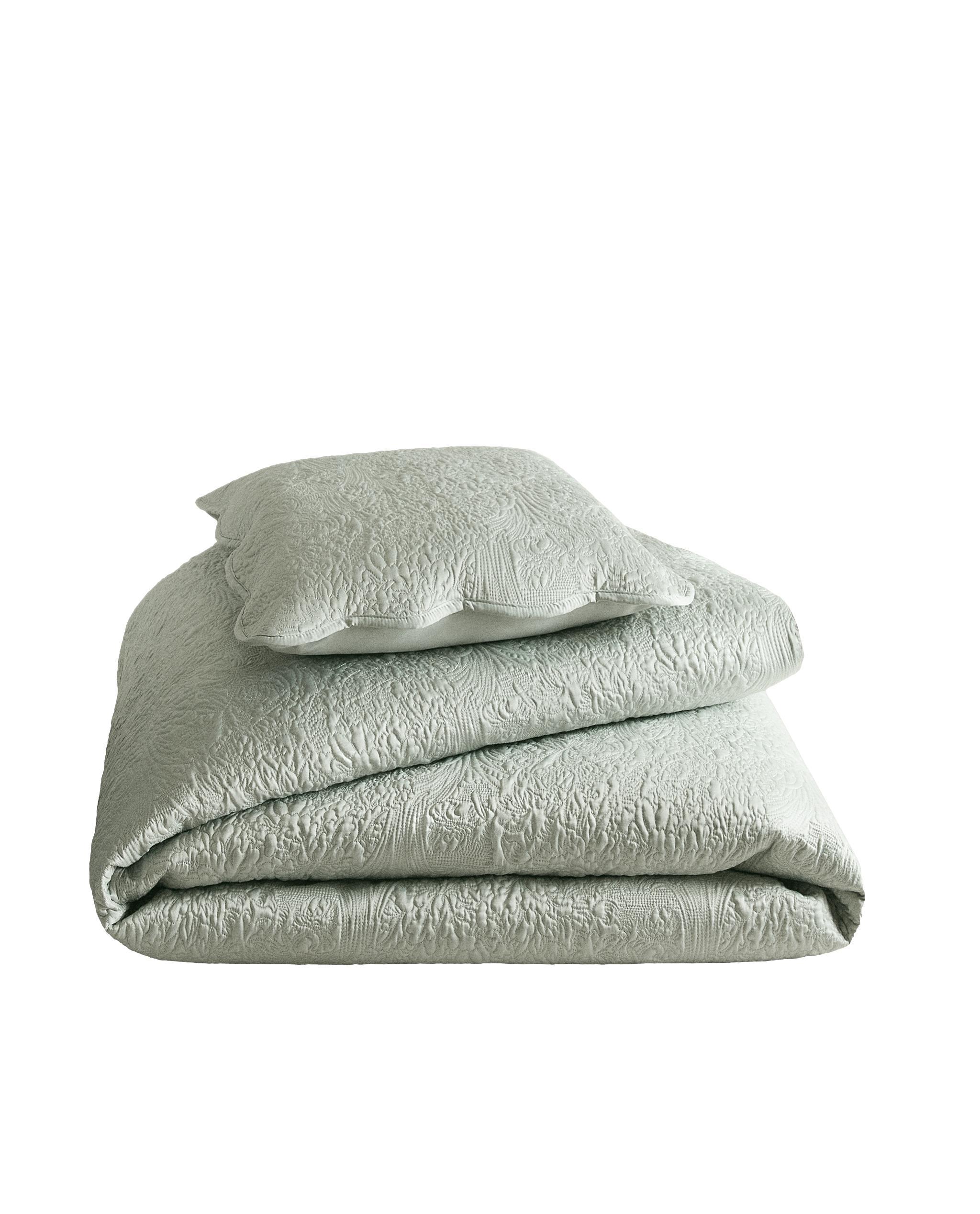 SCALLOPED FLORAL QUILTED BEDSPREAD product thumbnail 11