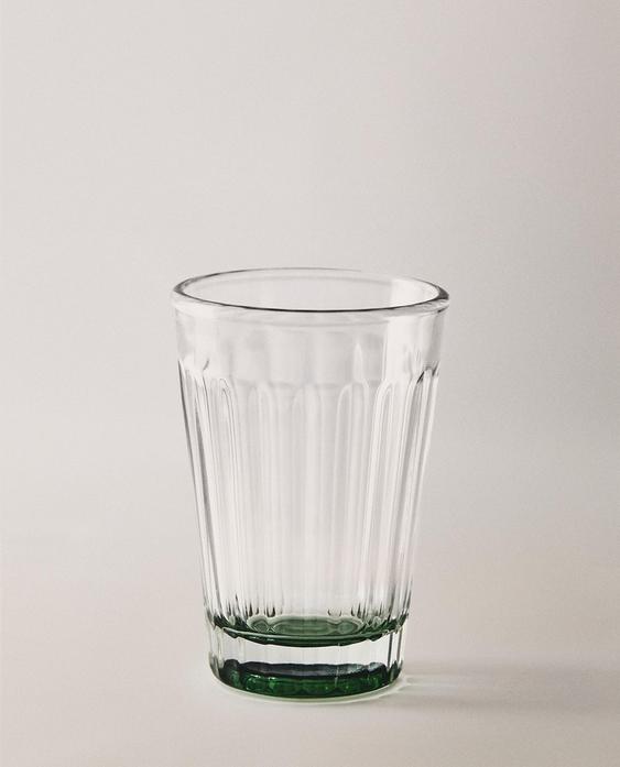 BICCHIERE IN VETRO CON RILIEVO E BASE COLORATA BICCHIERE IN VETRO CON RILIEVO E BASE COLORATA