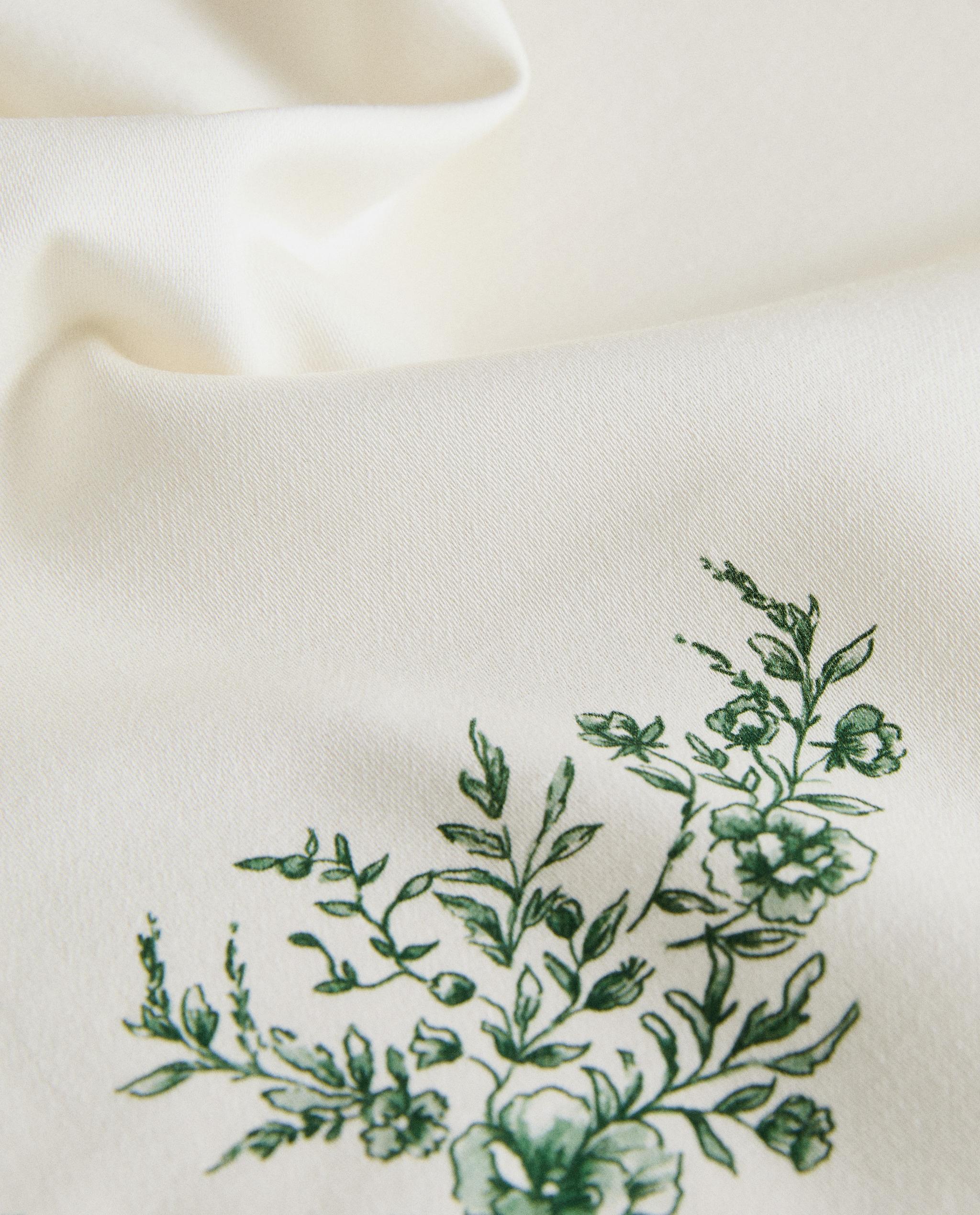 PACK OF FLORAL SATIN NAPKINS (PACK OF 2) product thumbnail 12