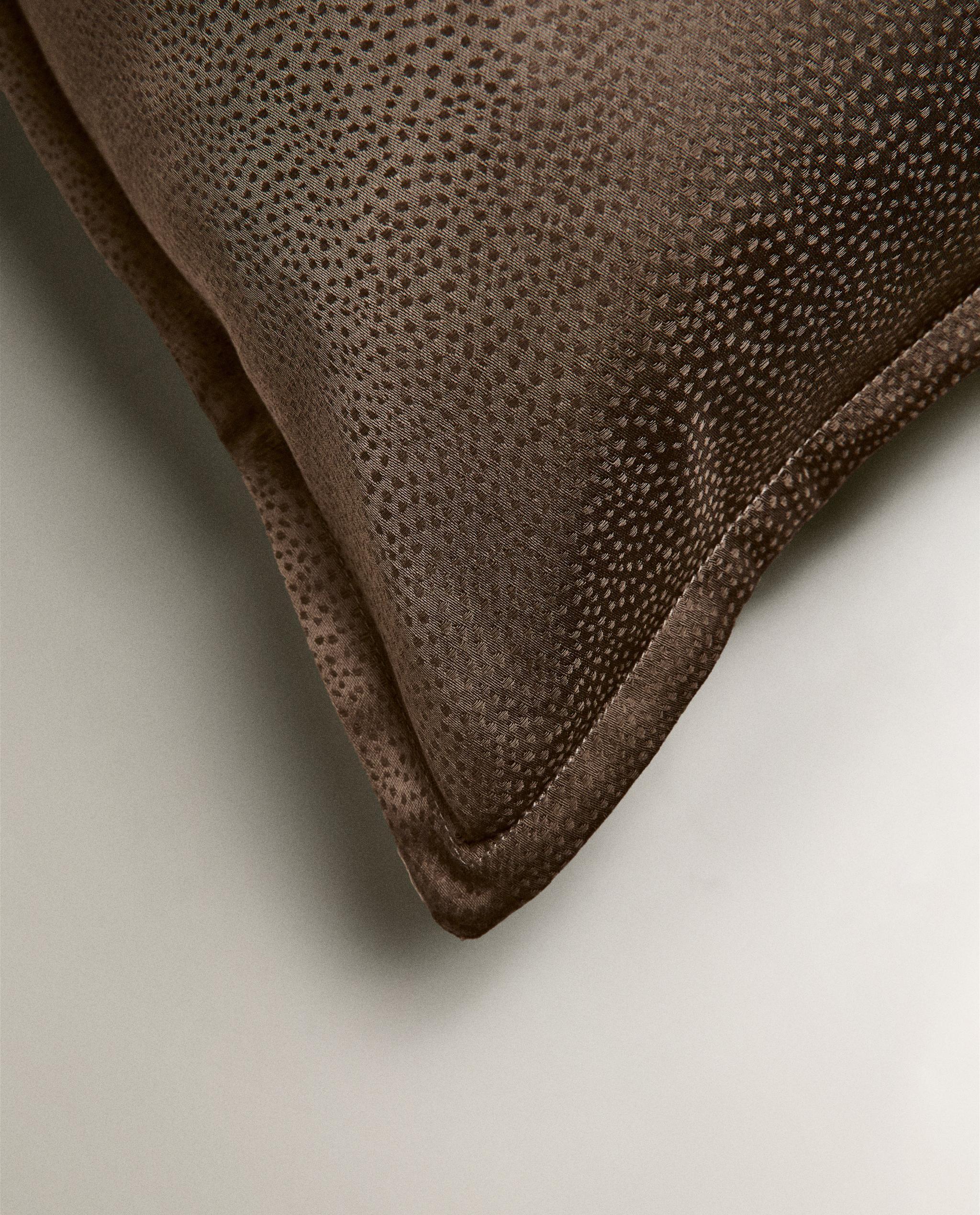 SATEEN JACQUARD PILLOWCASE (300 THREAD COUNT) product thumbnail 2