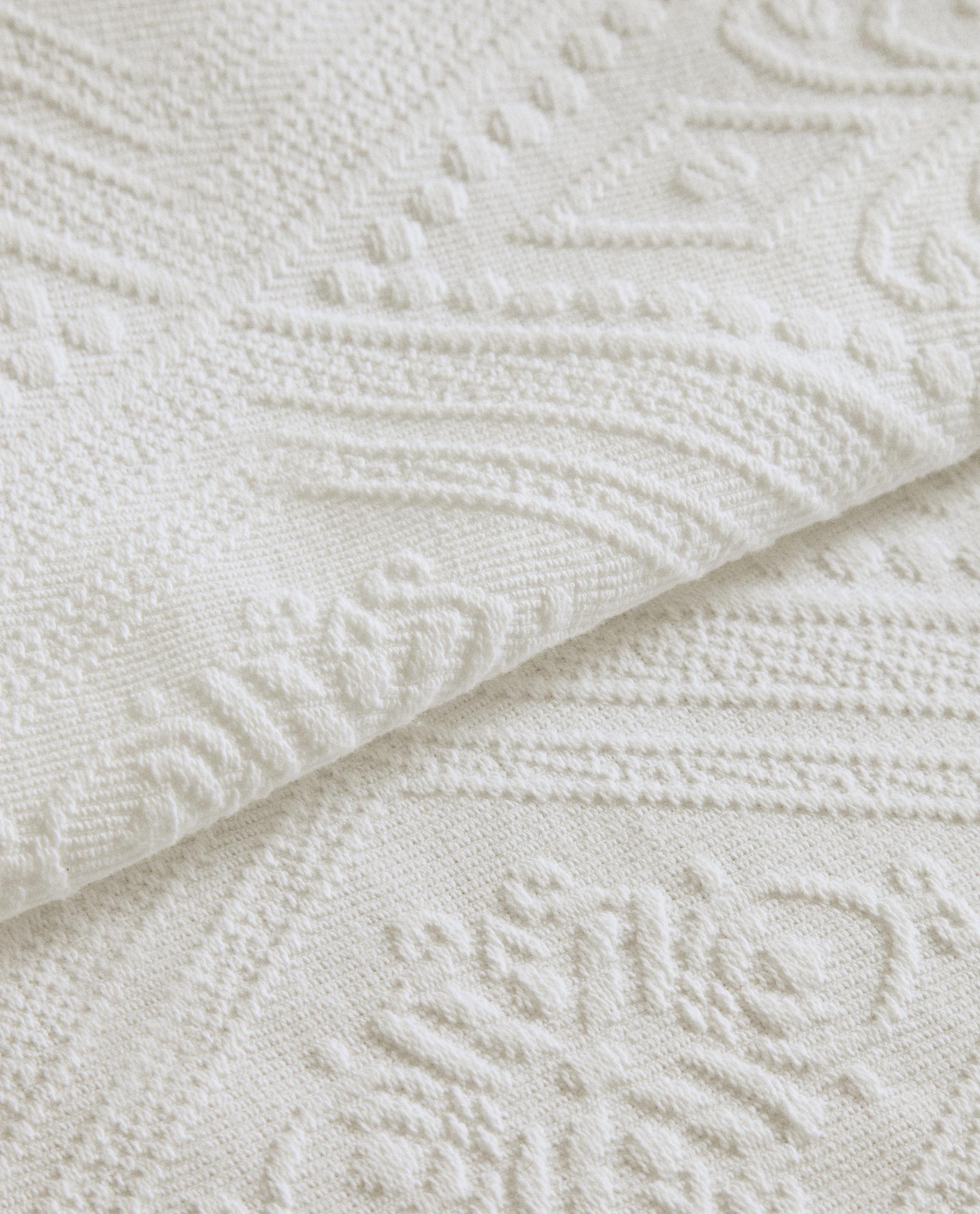 COTTON BEDSPREAD WITH GEOMETRIC DESIGN product thumbnail 5