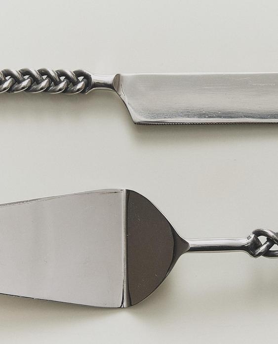 SET PAPUCI ȘI CUȚIT TORT MÂNER ÎMPLETIT METALIC