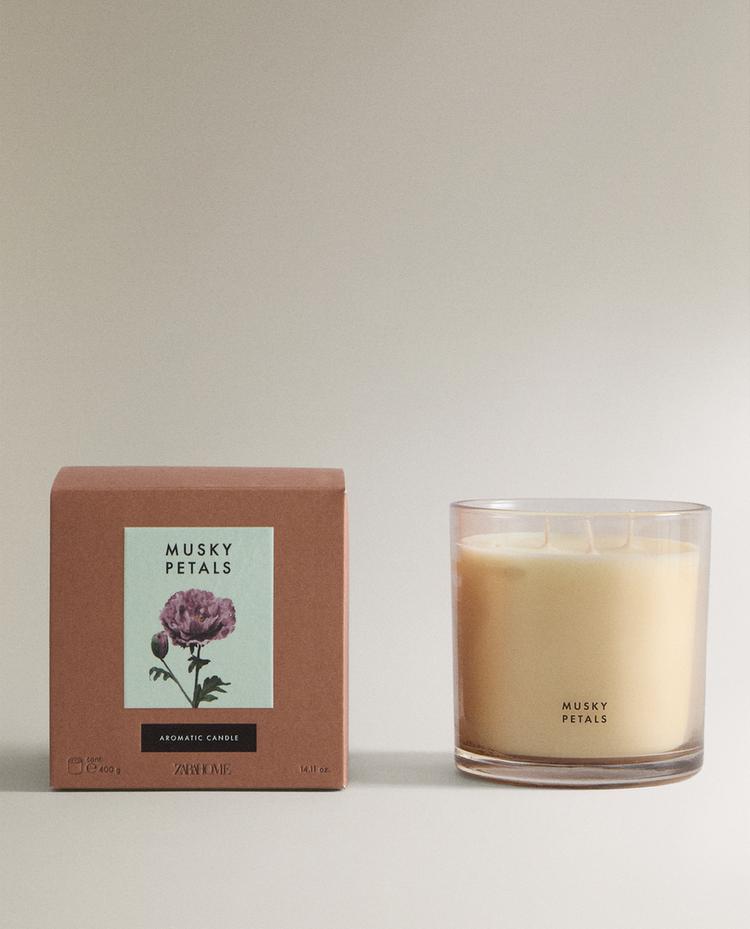 (400 G) MUSKY PETALS SCENTED CANDLE