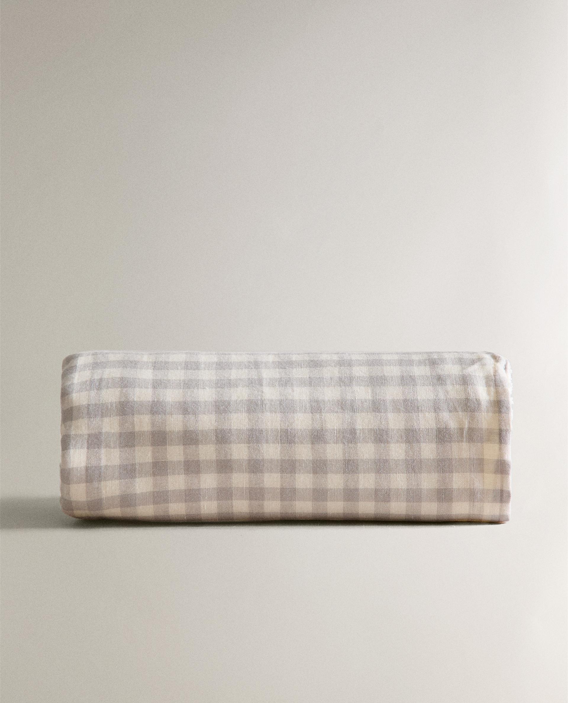 CHILDREN’S GINGHAM CHECK BATH TOWEL