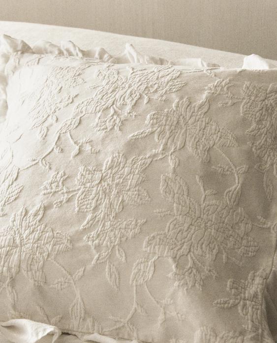 JACQUARD CUSHION COVER WITH RUFFLE