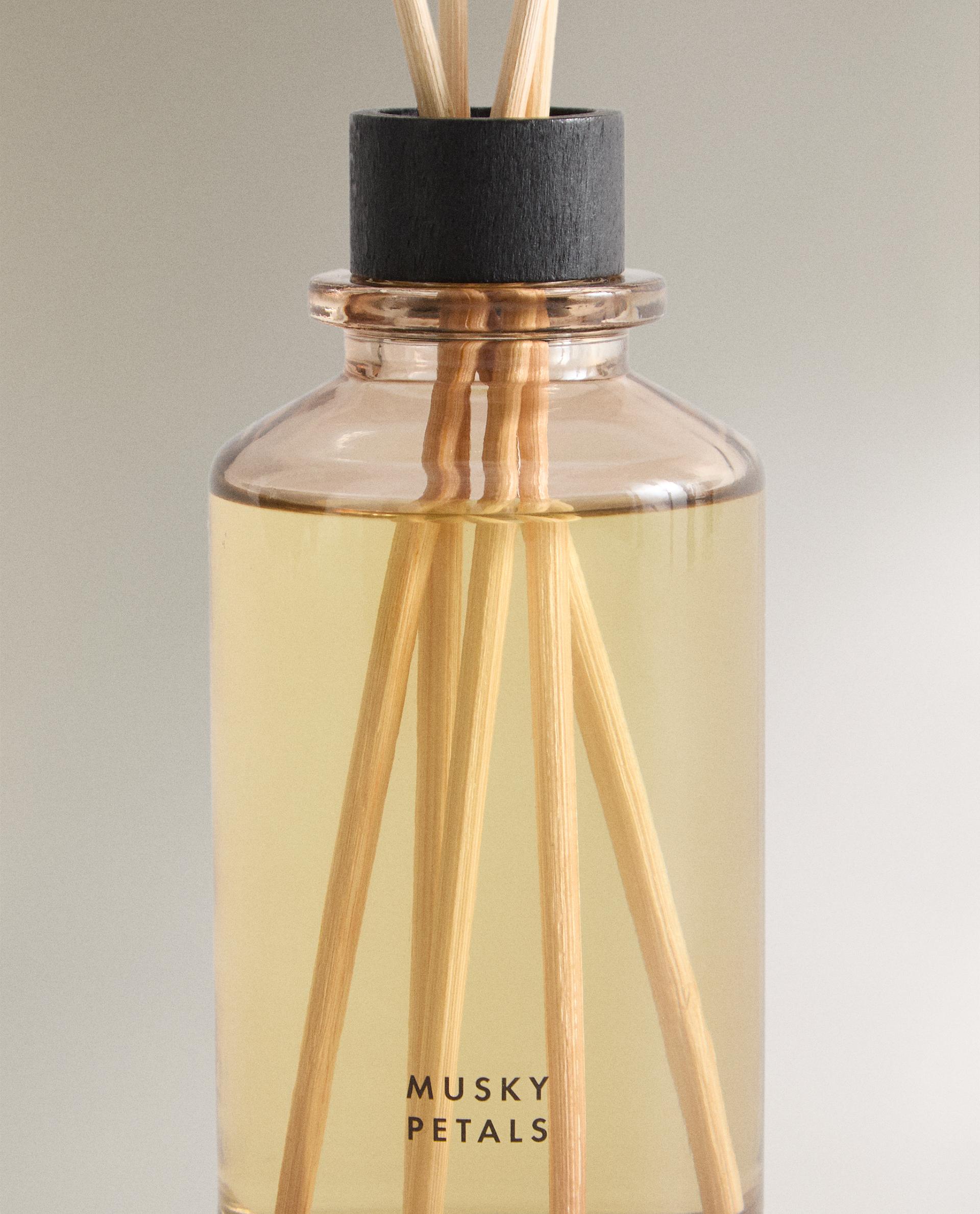 (190 ML) MUSKY PETALS REED DIFFUSER