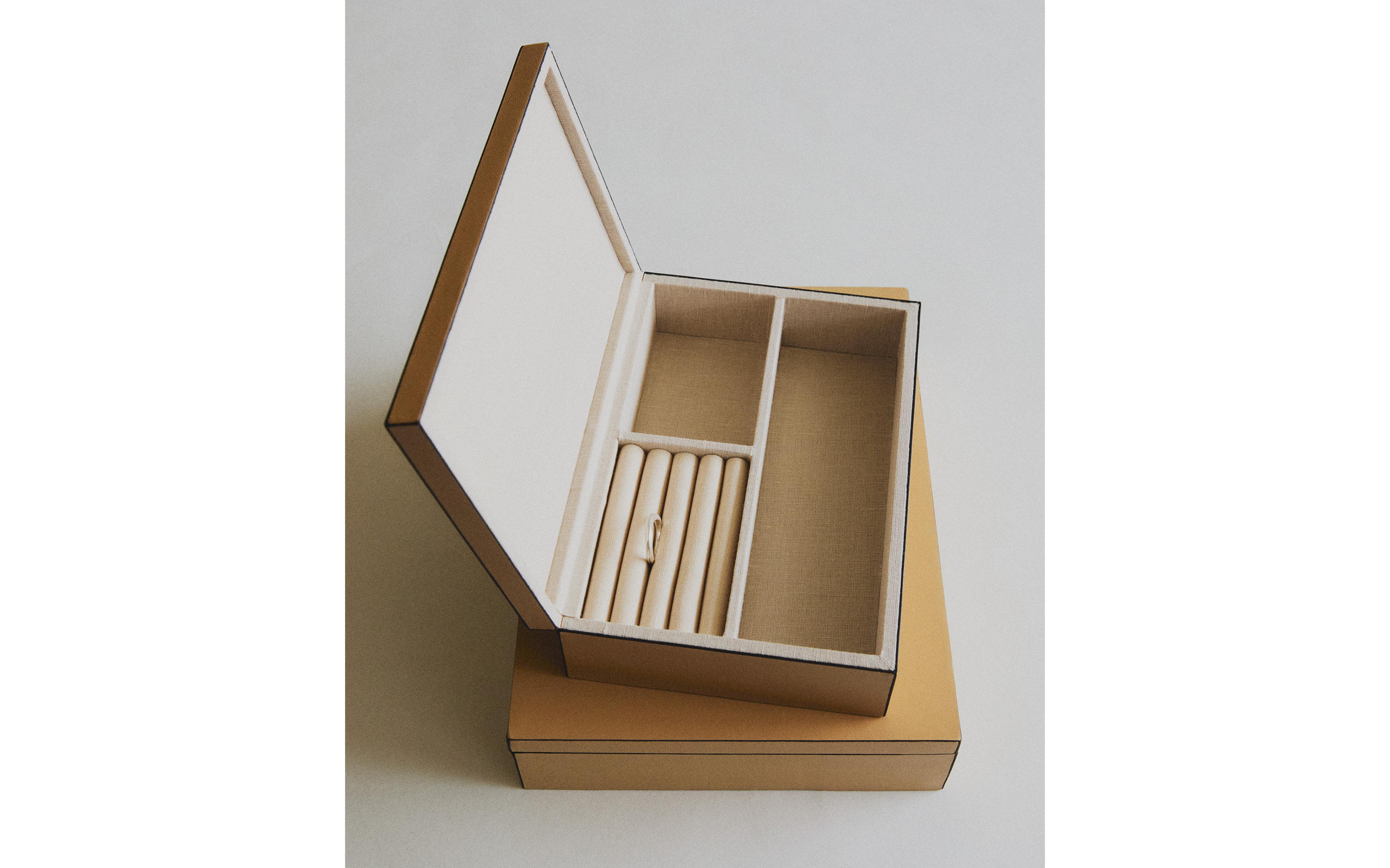 LEATHER JEWELLERY BOX product thumbnail 9