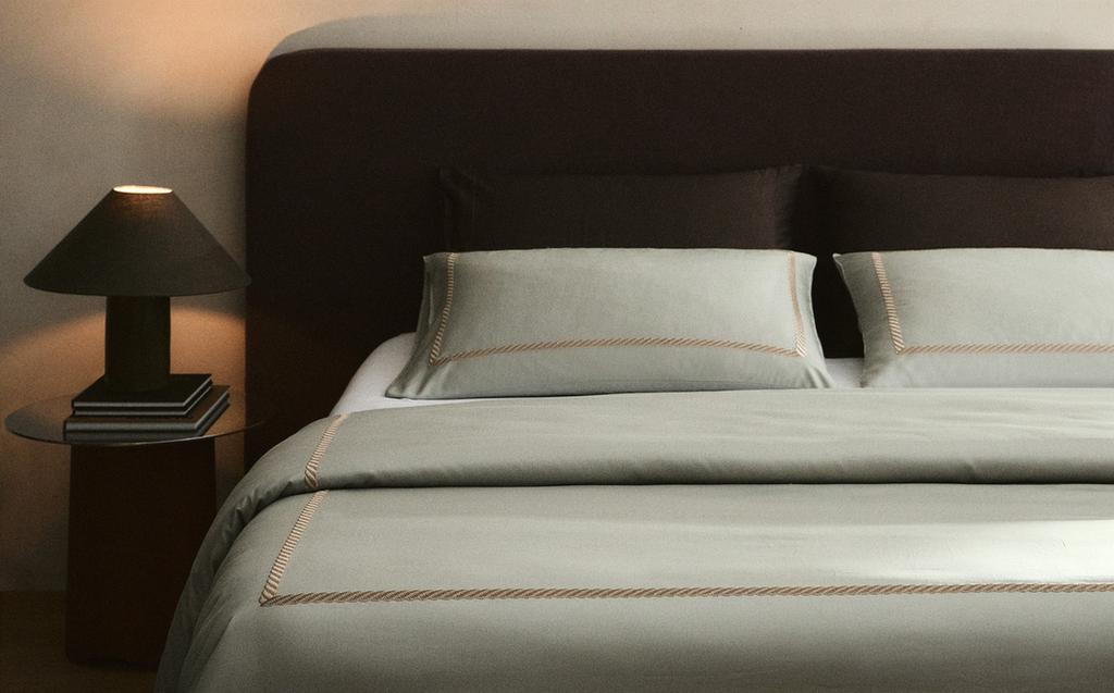 غلاف لحاف ساتان بتطريز زخرفي