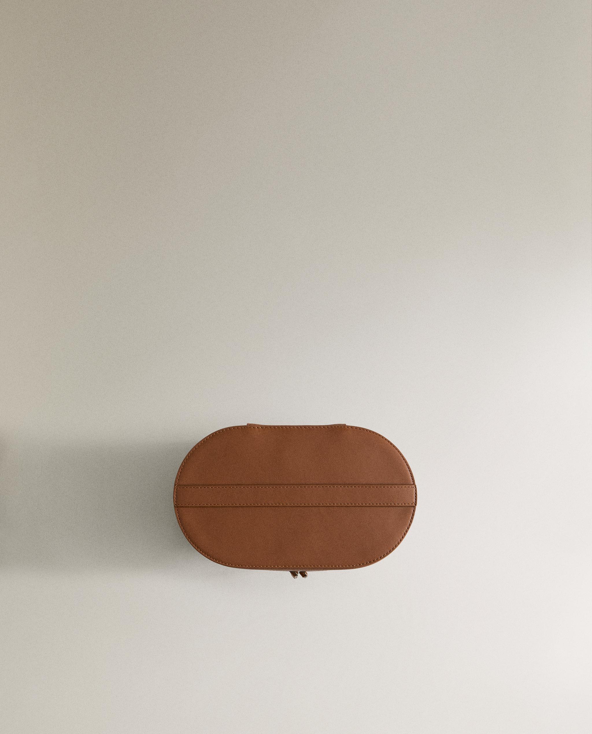 SMALL RIGID LEATHER TOILETRY BAG product thumbnail 11