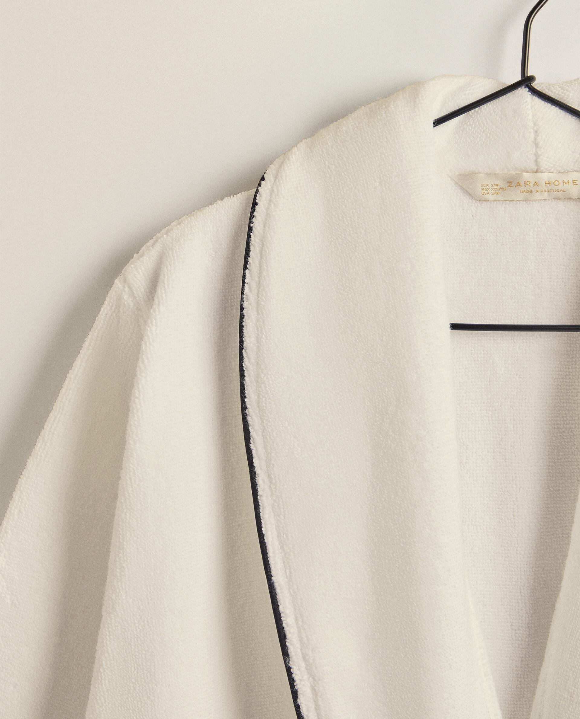 BATHROBE WITH PIPING (400 GXM²) product thumbnail 13