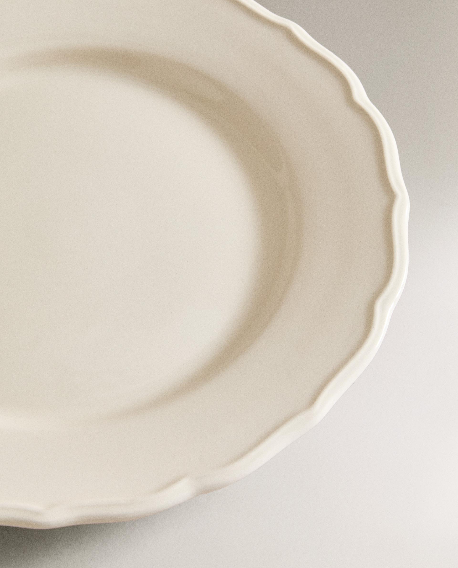 EARTHENWARE DINNER DISH WITH RAISED-DESIGN EDGE