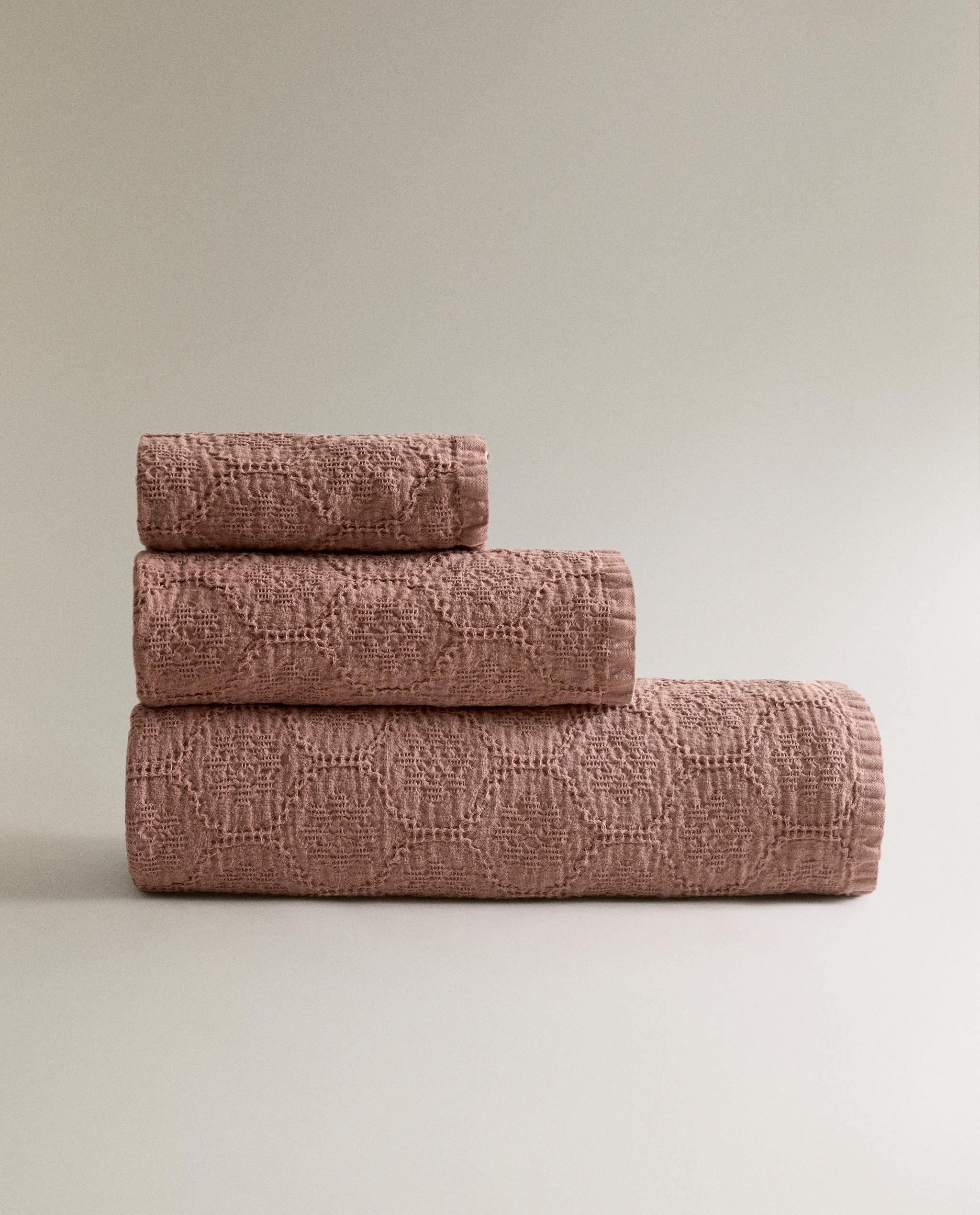 GEOMETRIC WAFFLE-KNIT BATH TOWEL product thumbnail 5