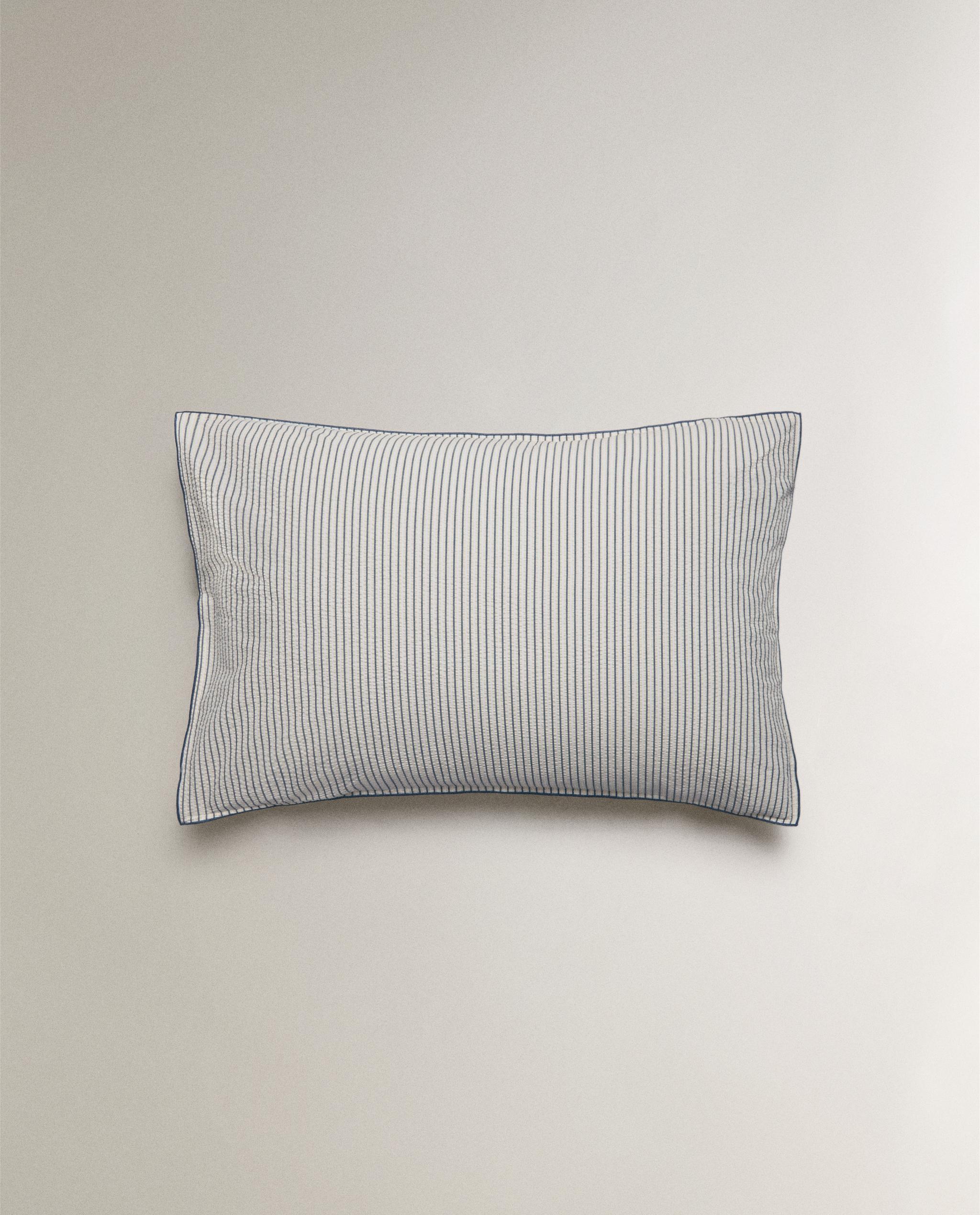 STRIPED SEERSUCKER PILLOWCASE WITH PIPING product thumbnail 3