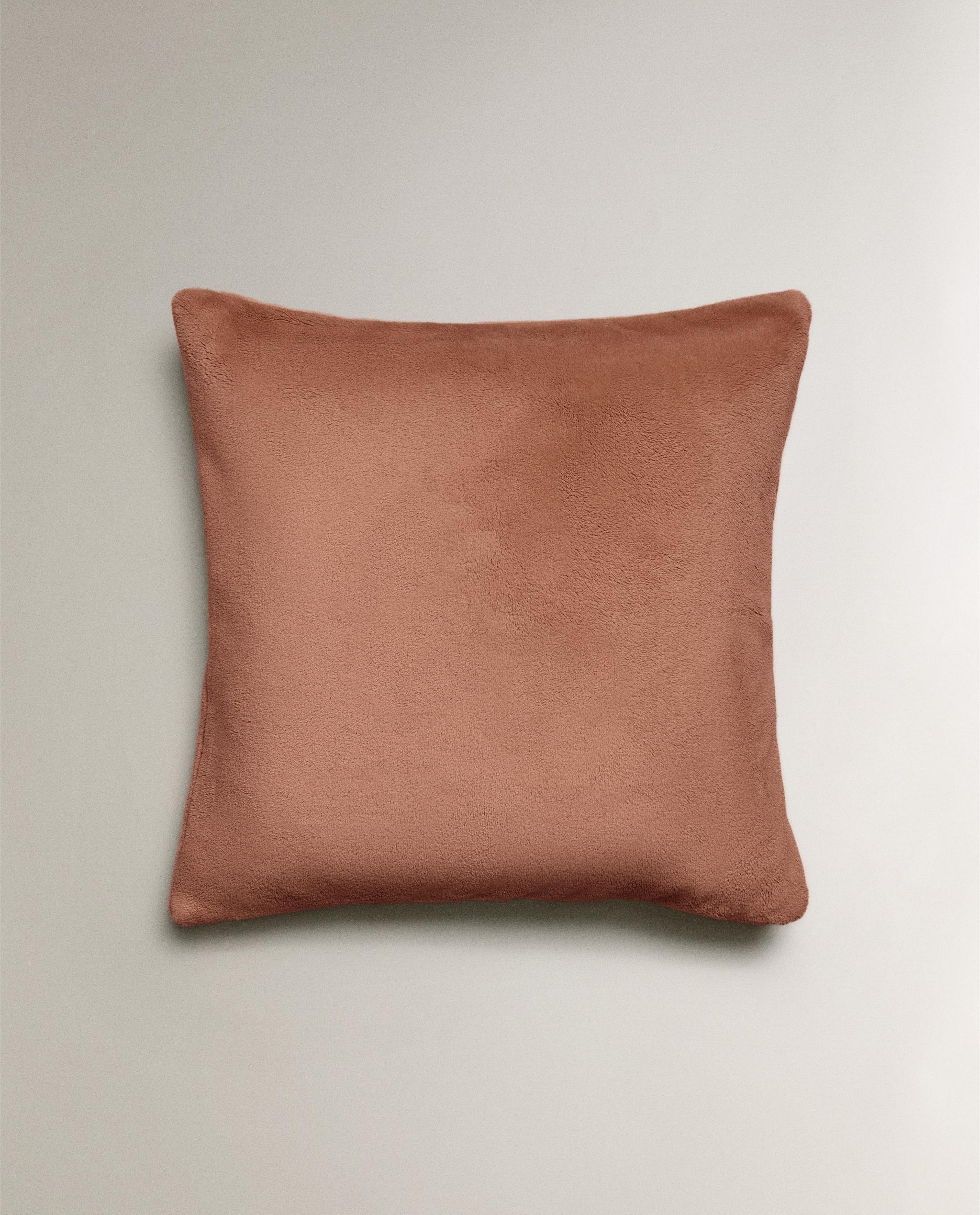 zara フェイクファーボアクッションカバーピローケースブラウンベージュ zara homeフェイクファーボアクッションカバーピローケース