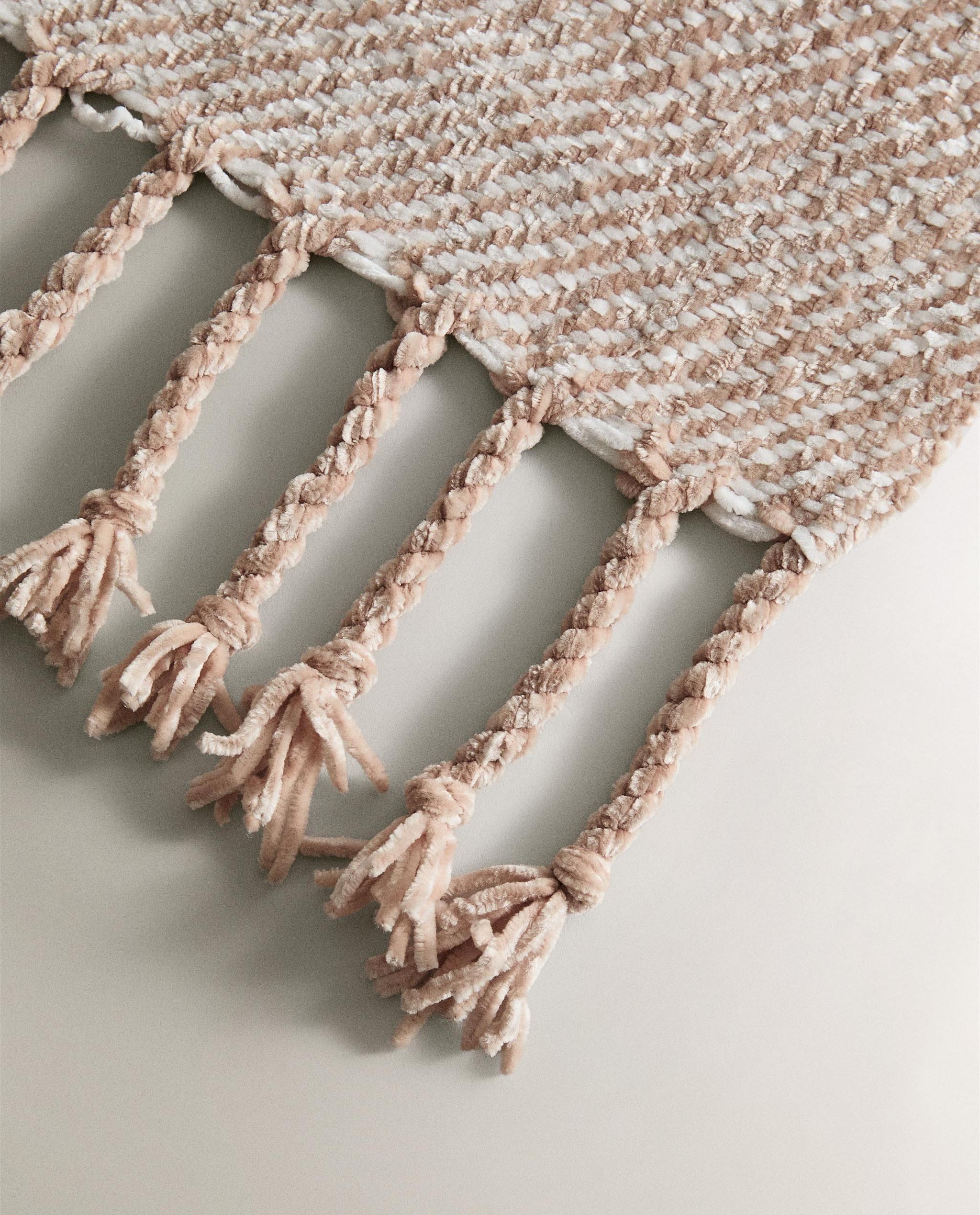 FRINGED DECORATIVE THROW product thumbnail 12