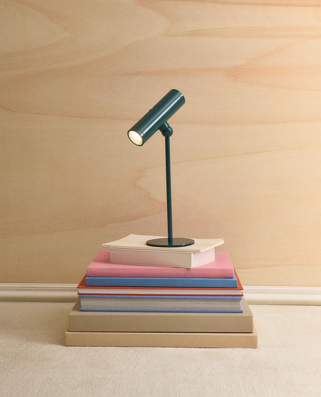 KIDS' TORCH DESK LAMP WITH PROJECTION KIDS' TORCH DESK LAMP WITH PROJECTION