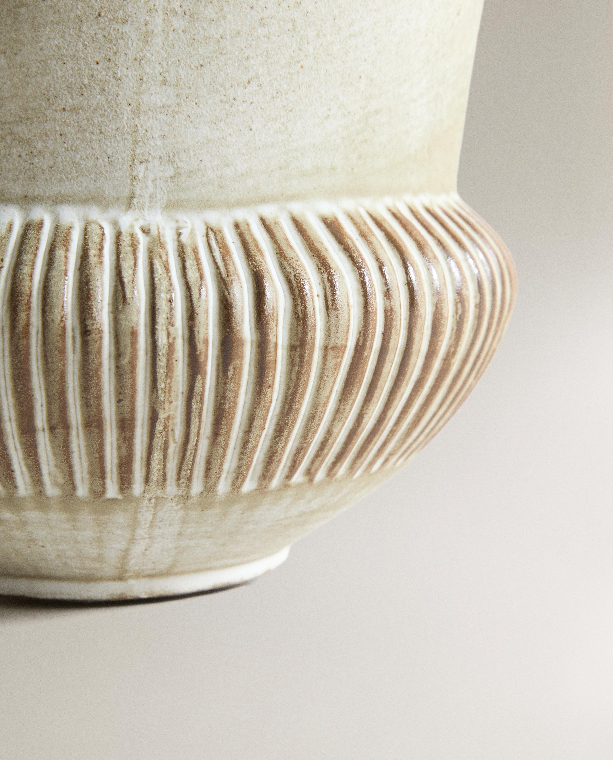 DECORATIVE CERAMIC VASE product thumbnail 5