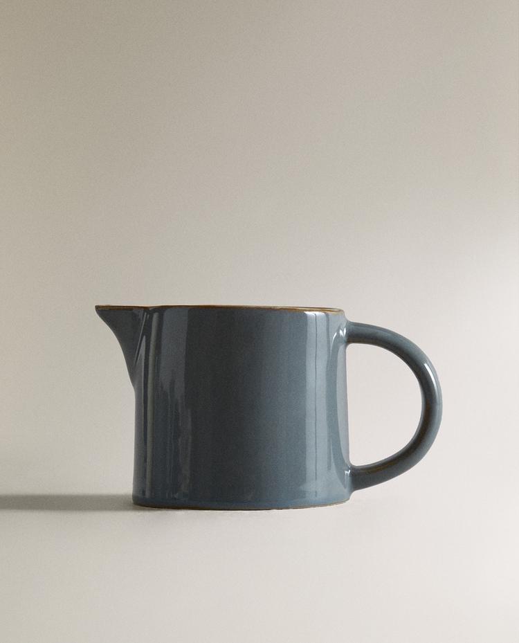 MILK JUG WITH CONTRAST RIM