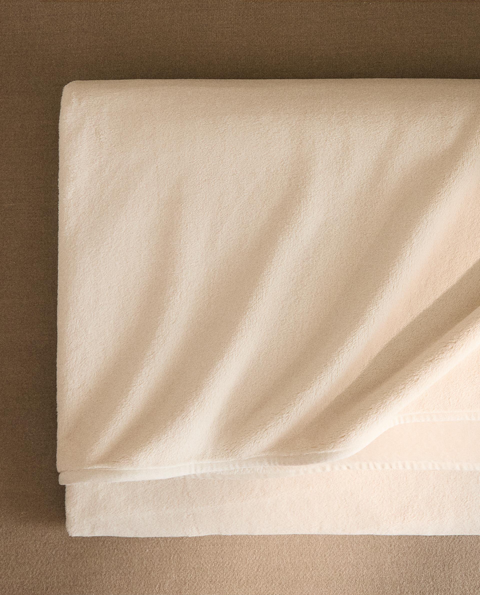 リビングルームにぴったりな薄手の掛布 | Zara Home 日本/Japan