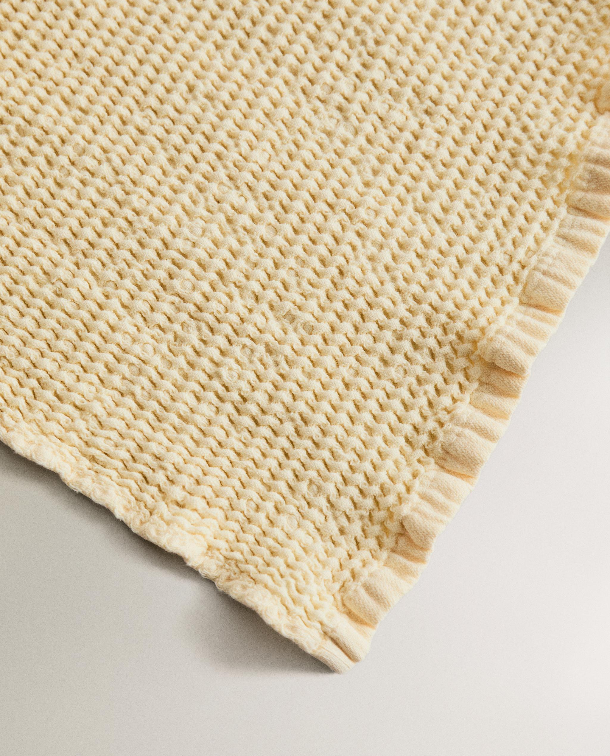 TEXTURED WAFFLE-KNIT BATH TOWEL product thumbnail 3
