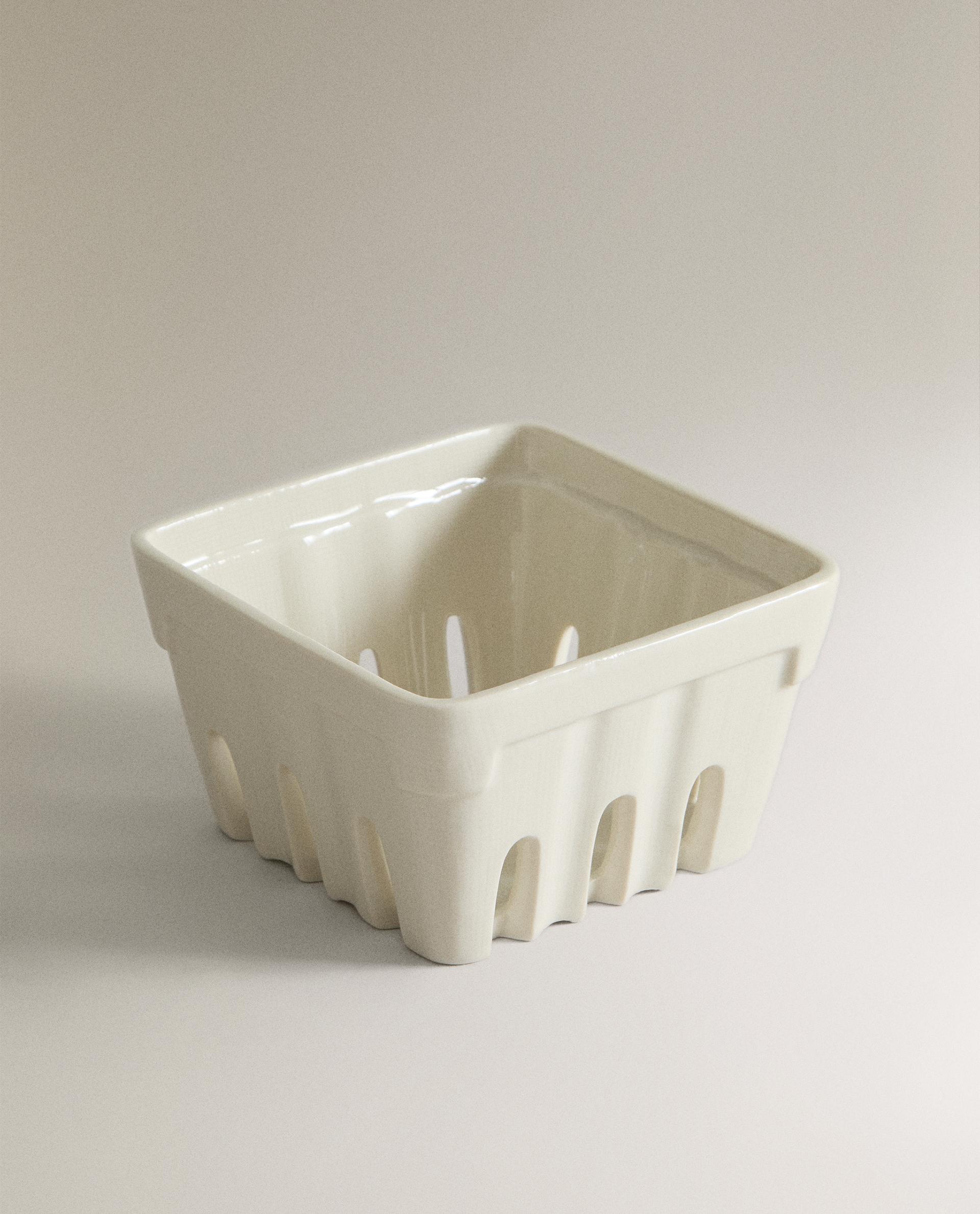 LARGE SQUARE CERAMIC BASKET