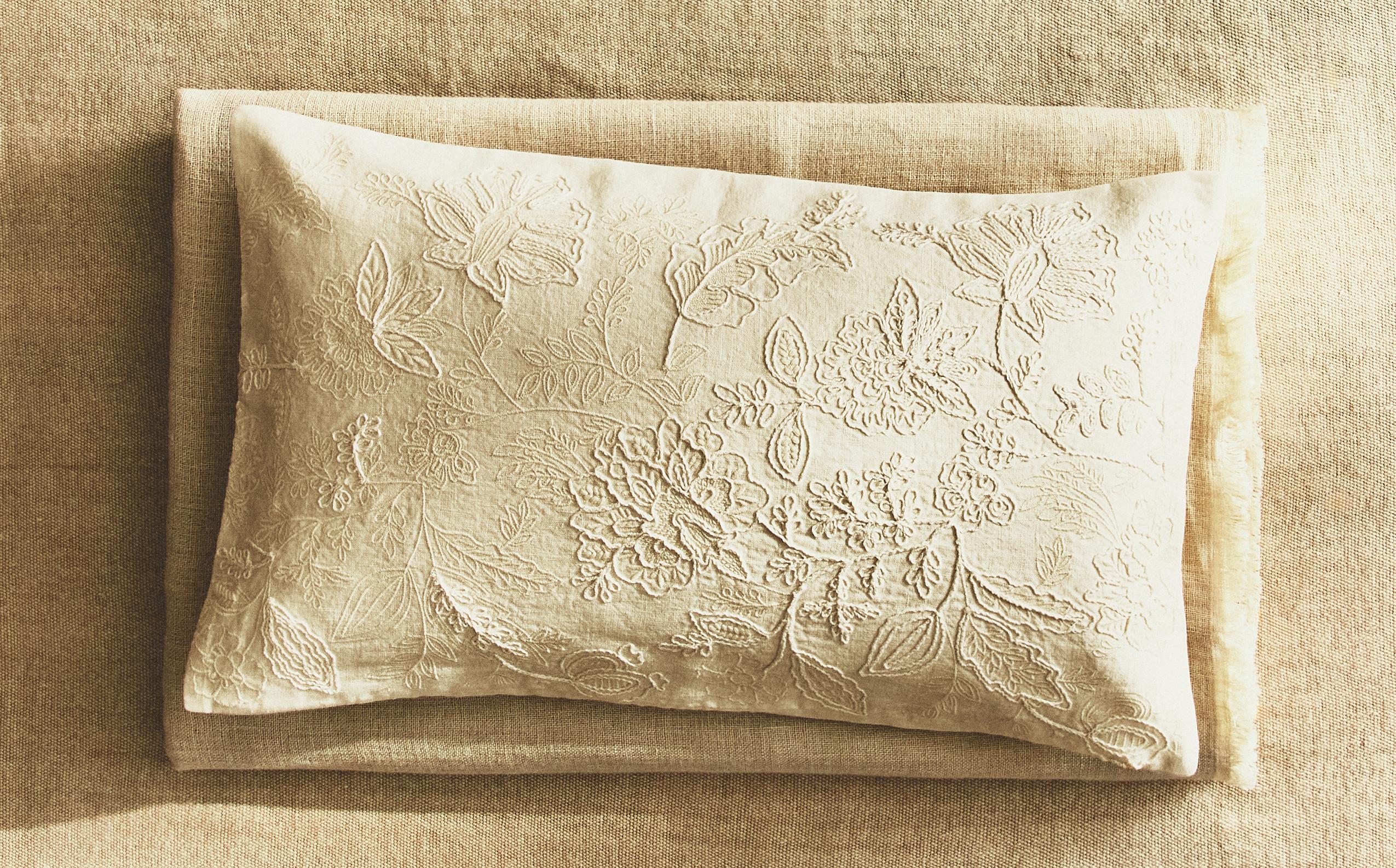 ZARA HOME ホワイトクッションカバー2枚セット 44119008251-e1.jpg?ts=