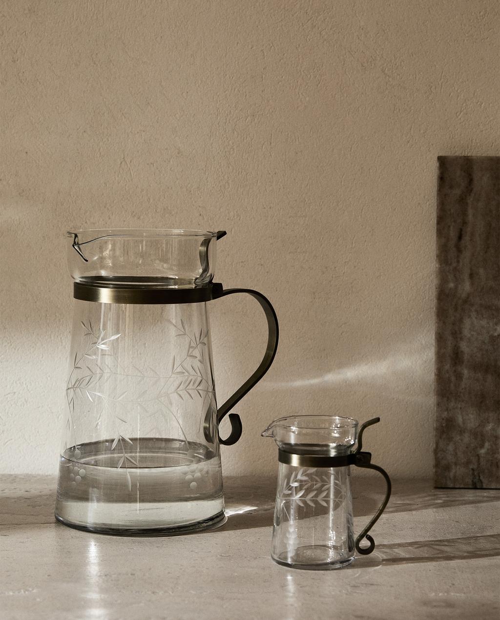 SET OF GLASSWARE JUGS