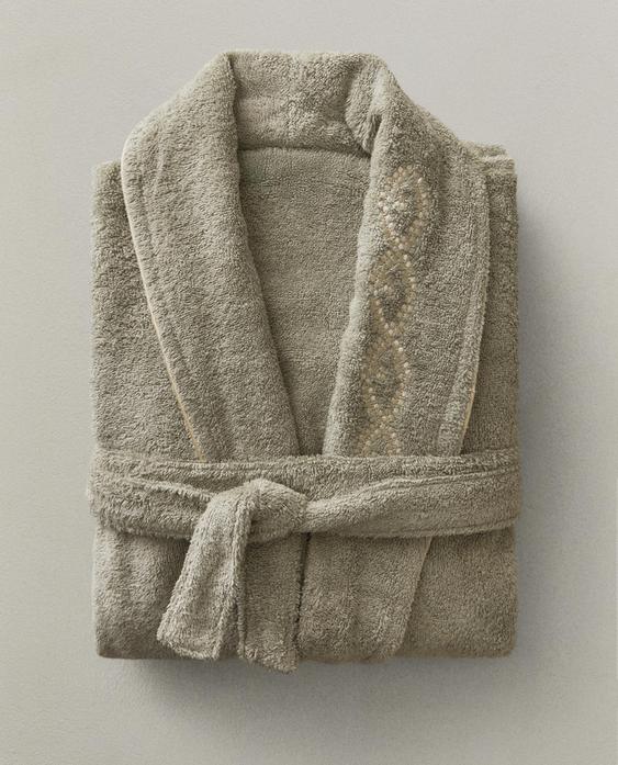 برانص بنباتات مطرزة