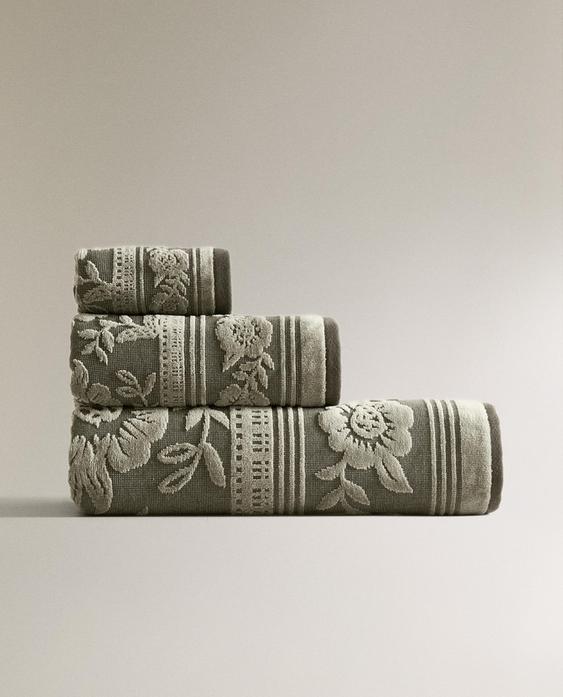 TOALHA DE BANHO COM JACQUARD DE VELUDO