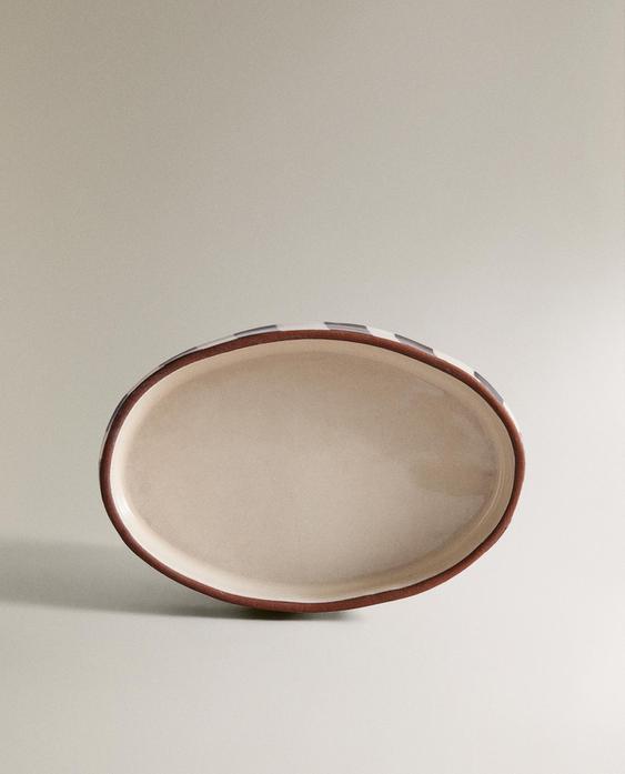 صحن صابون بني مخطط