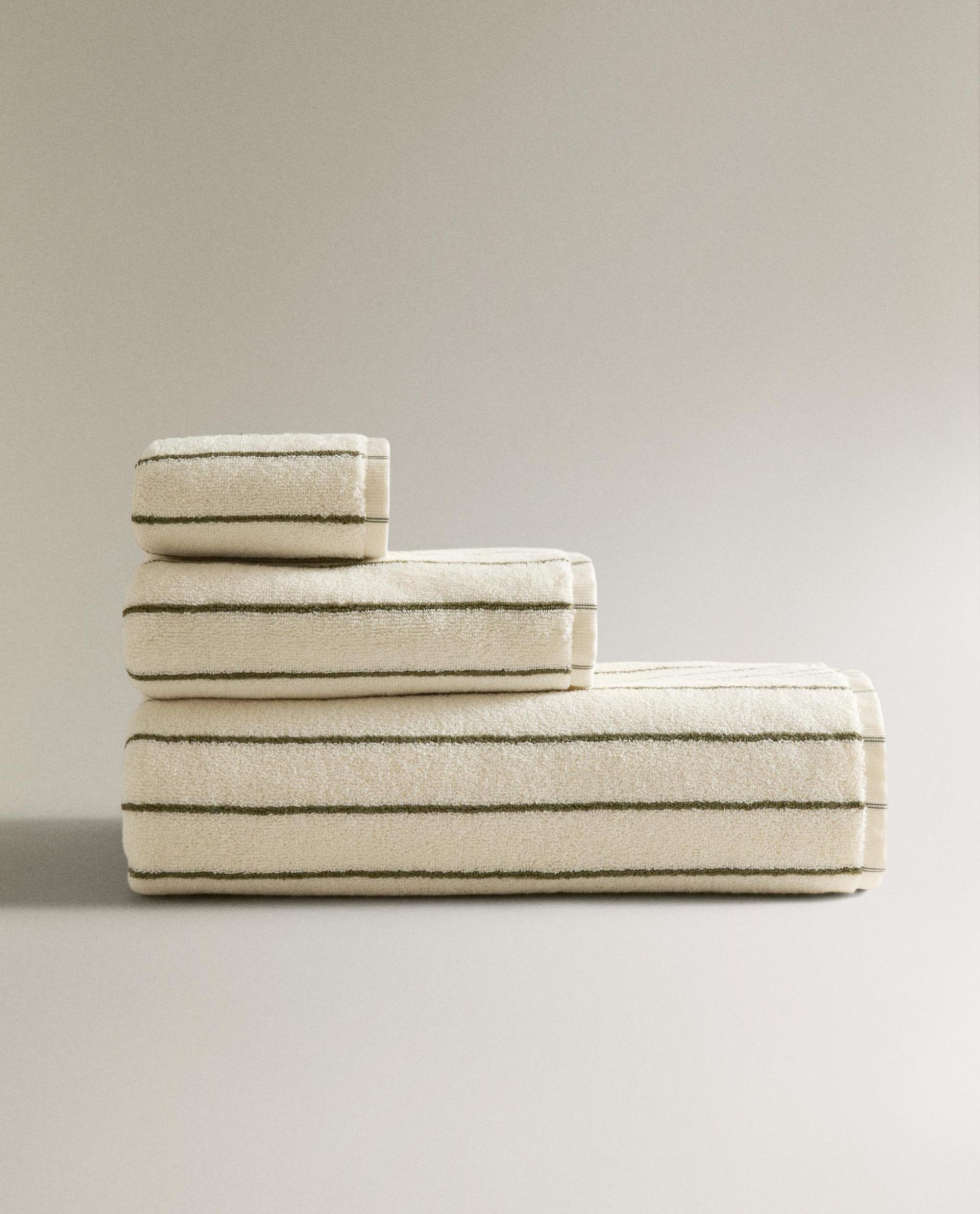 BADETUCH MIT FARBIGEM STREIFEN BADETUCH MIT FARBIGEM STREIFEN