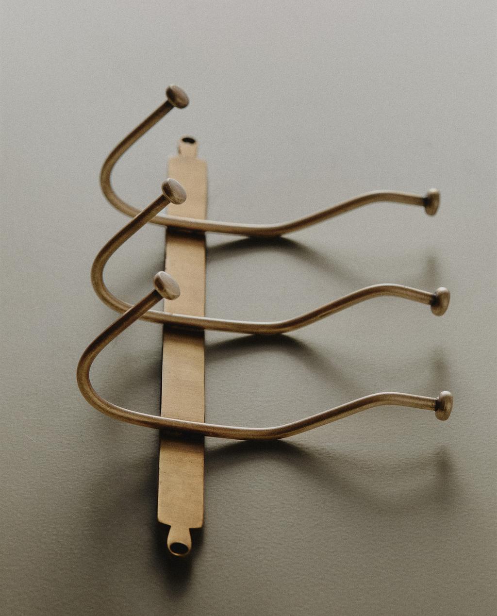 VARËSE PËR MUR ME NGJYRË AR