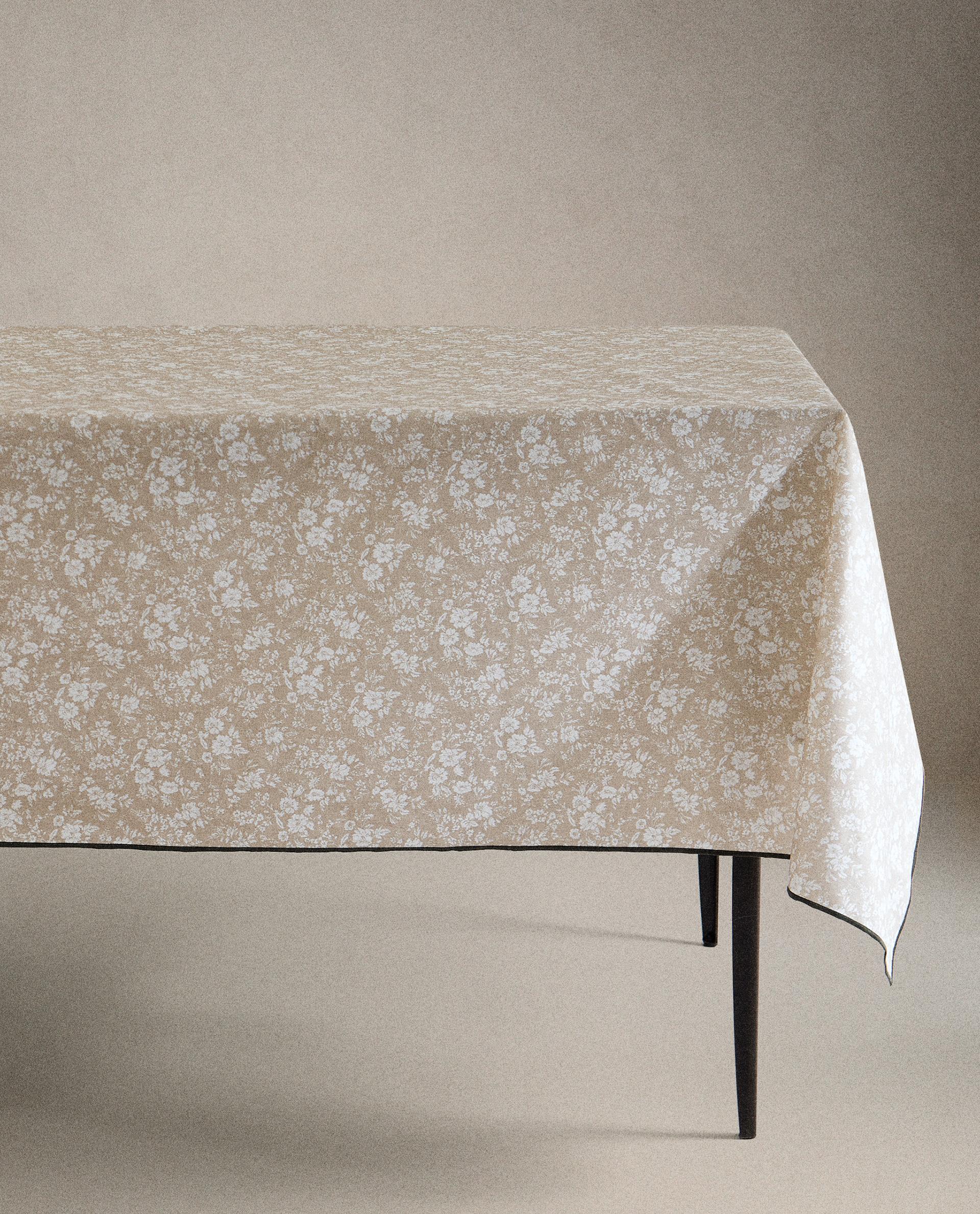 フローラルプリント 樹脂加工 テーブルクロス | Zara Home 日本
