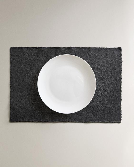 XL PLACEMAT WITH FRAYED EDGE