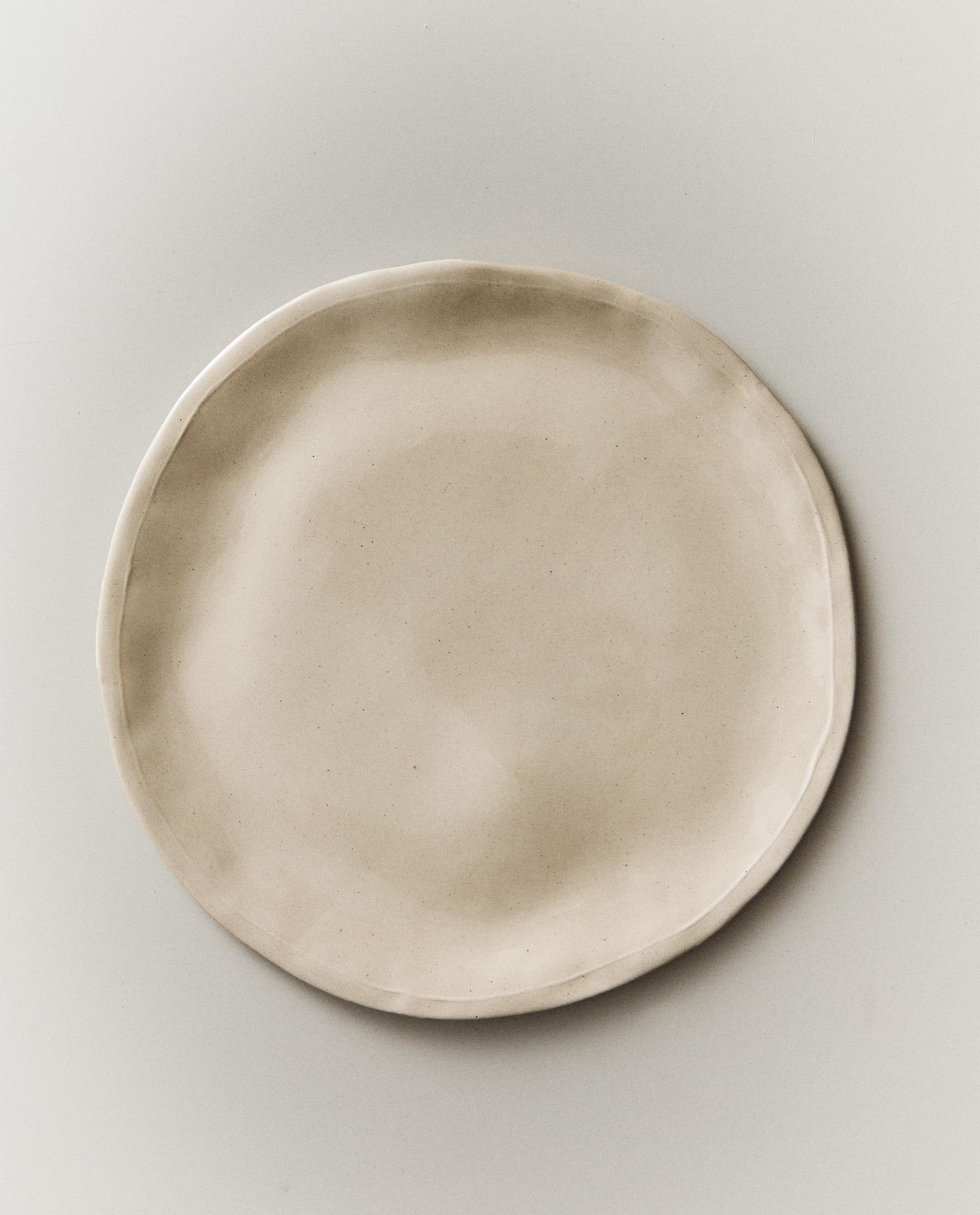 STONEWARE DINNER PLATE STONEWARE DINNER PLATE