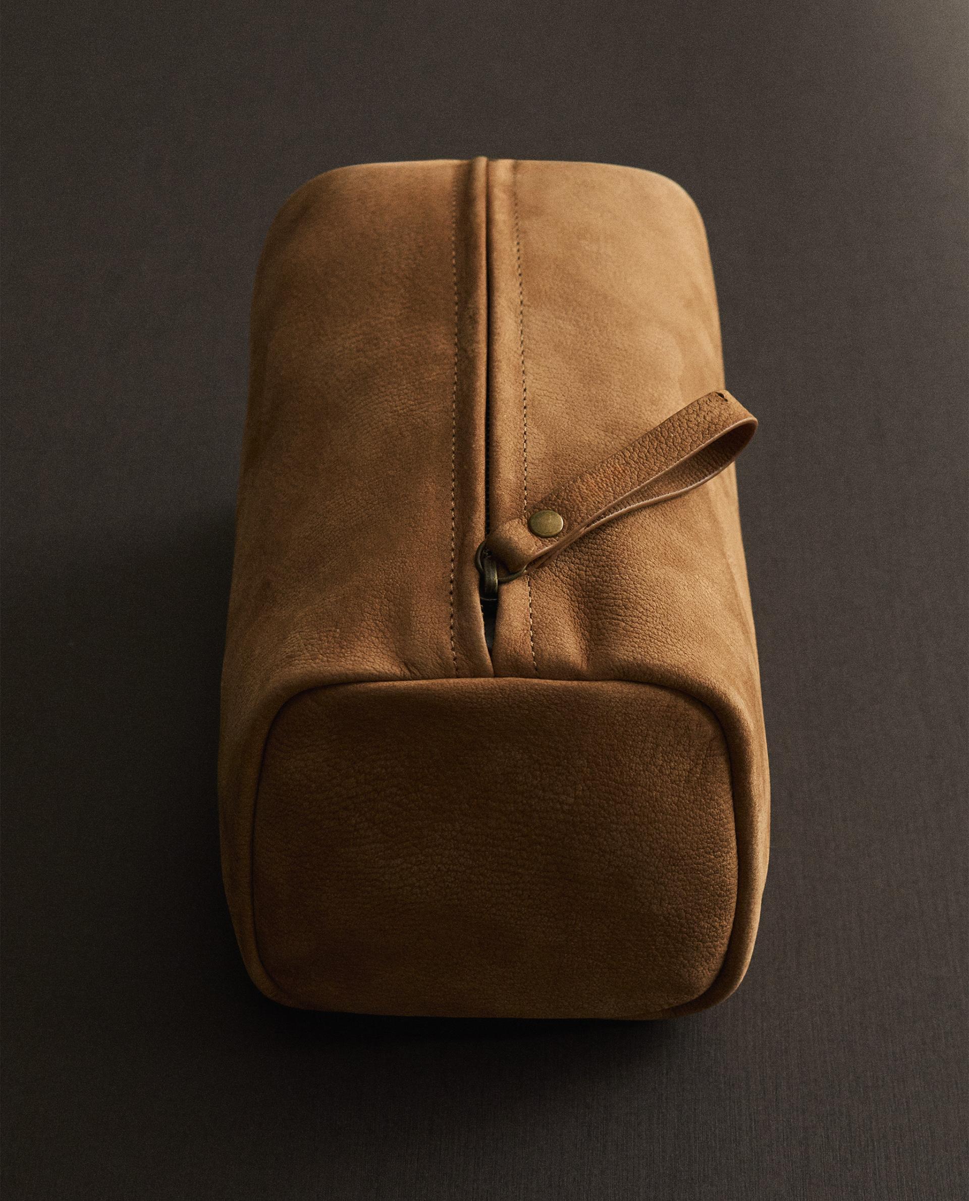 TOILETTASKE I BLØDT SKIND TOILETTASKE I BLØDT SKIND