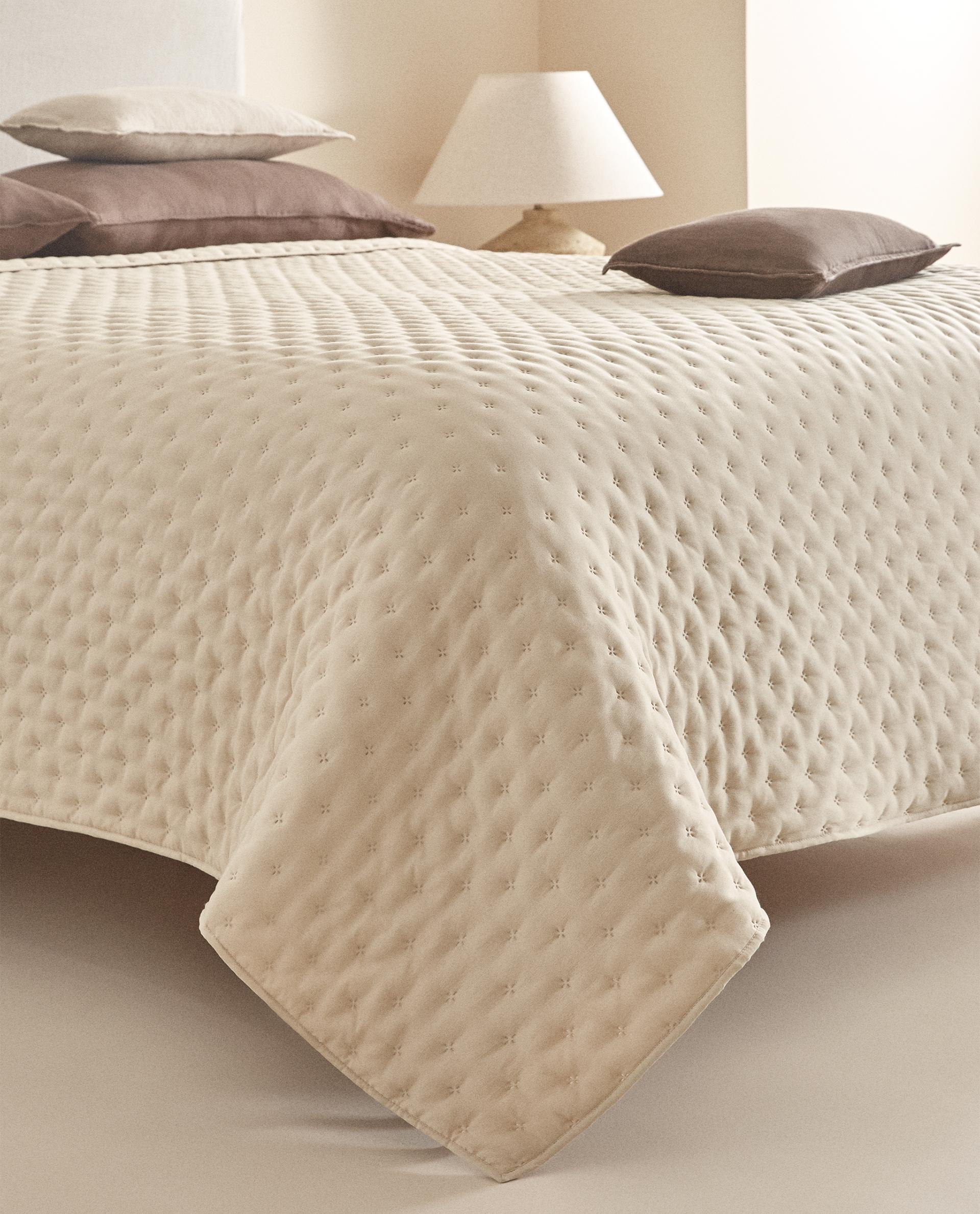 QUILTED BEDSPREAD WITH DOTS product thumbnail 8