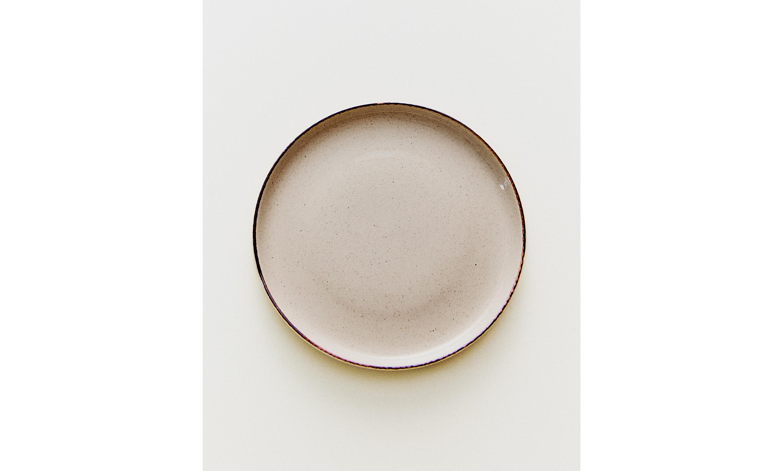 STONEWARE DESSERT PLATE WITH ANTIQUE FINISH RIM product thumbnail 2
