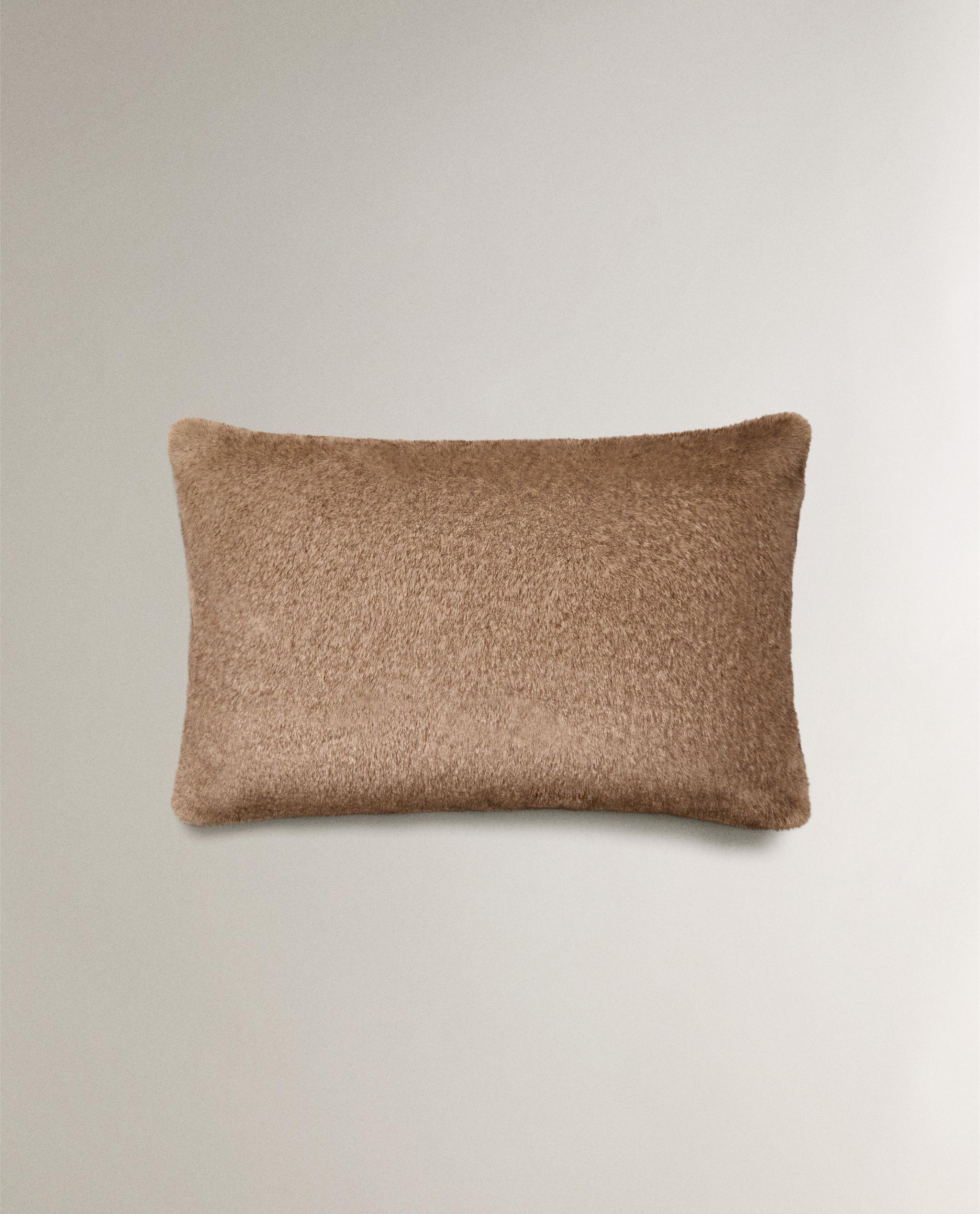 zara フェイクファーボアクッションカバーピローケースブラウンベージュ フェイクファー クッションカバー | Zara Home 日本/Japan