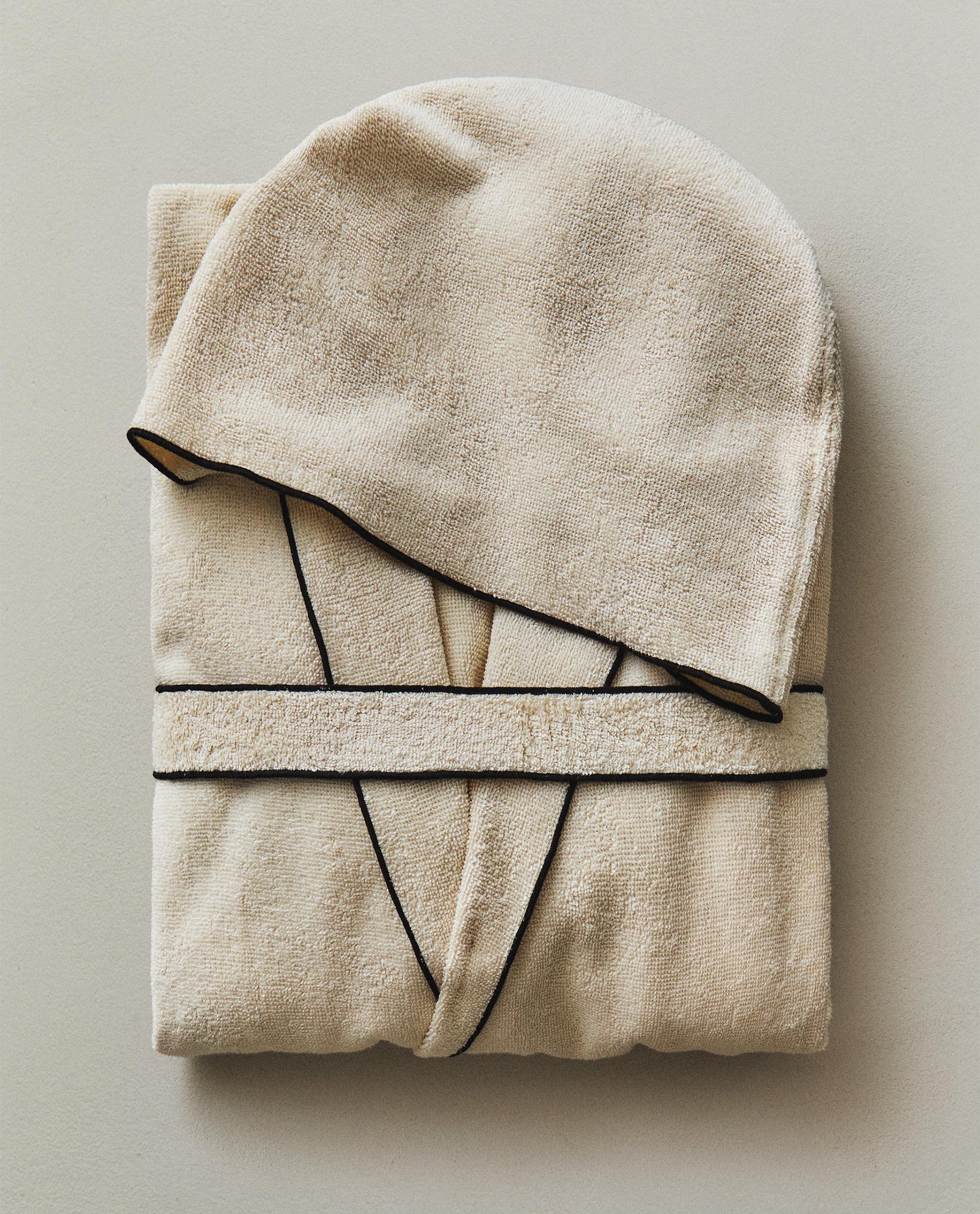 COTTON BATHROBE WITH OVERLOCK (320 GXM²)
