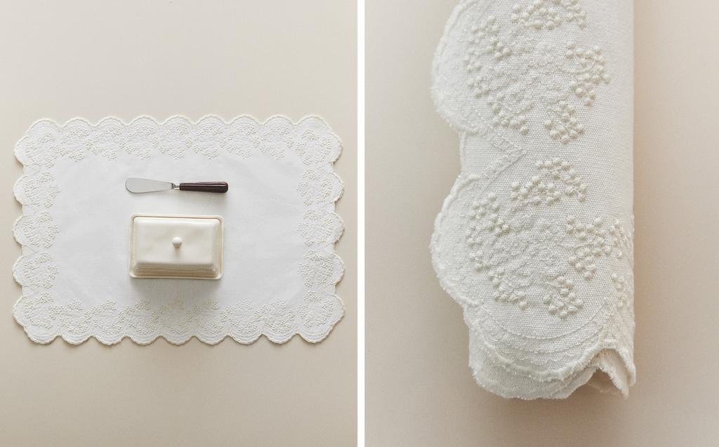 مفرش مطرز بدانتيل بلوند مفرش مطرز بدانتيل بلوند