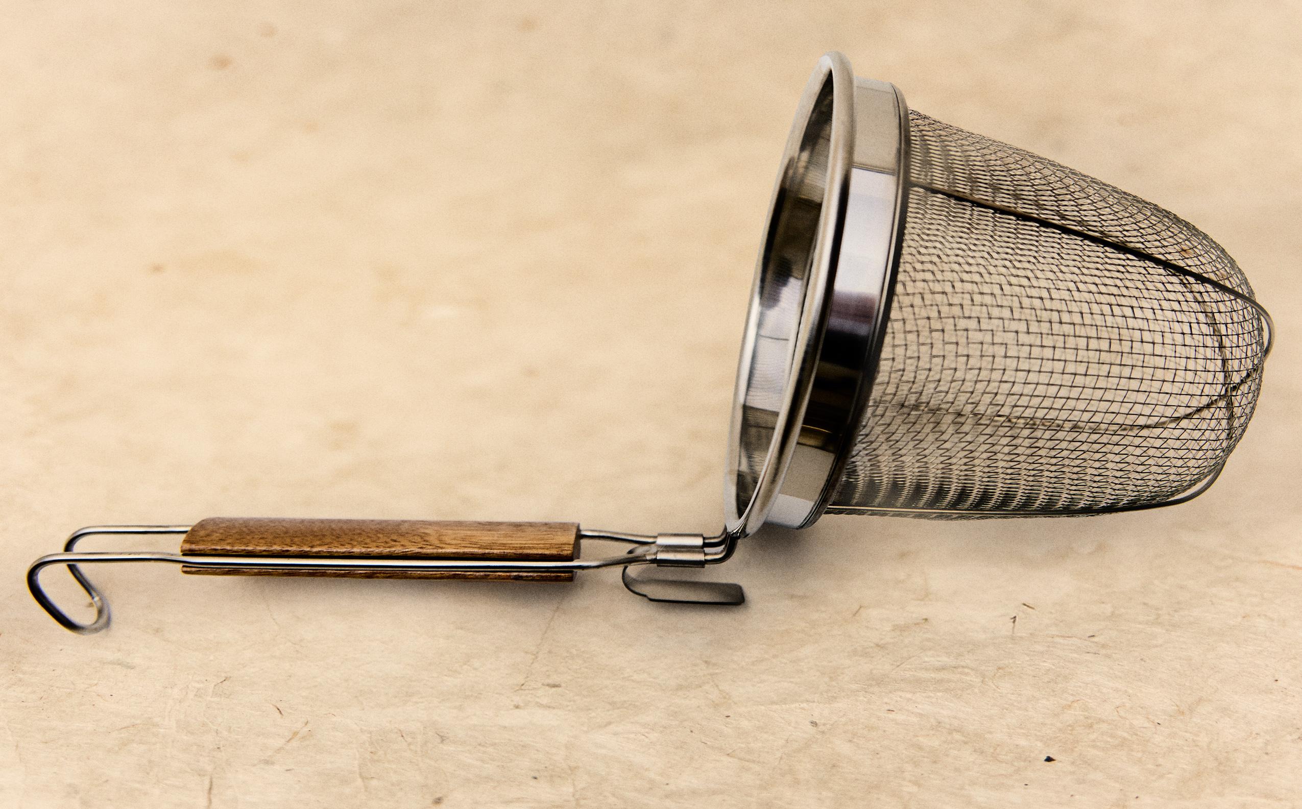 METAL AND WOOD COLANDER